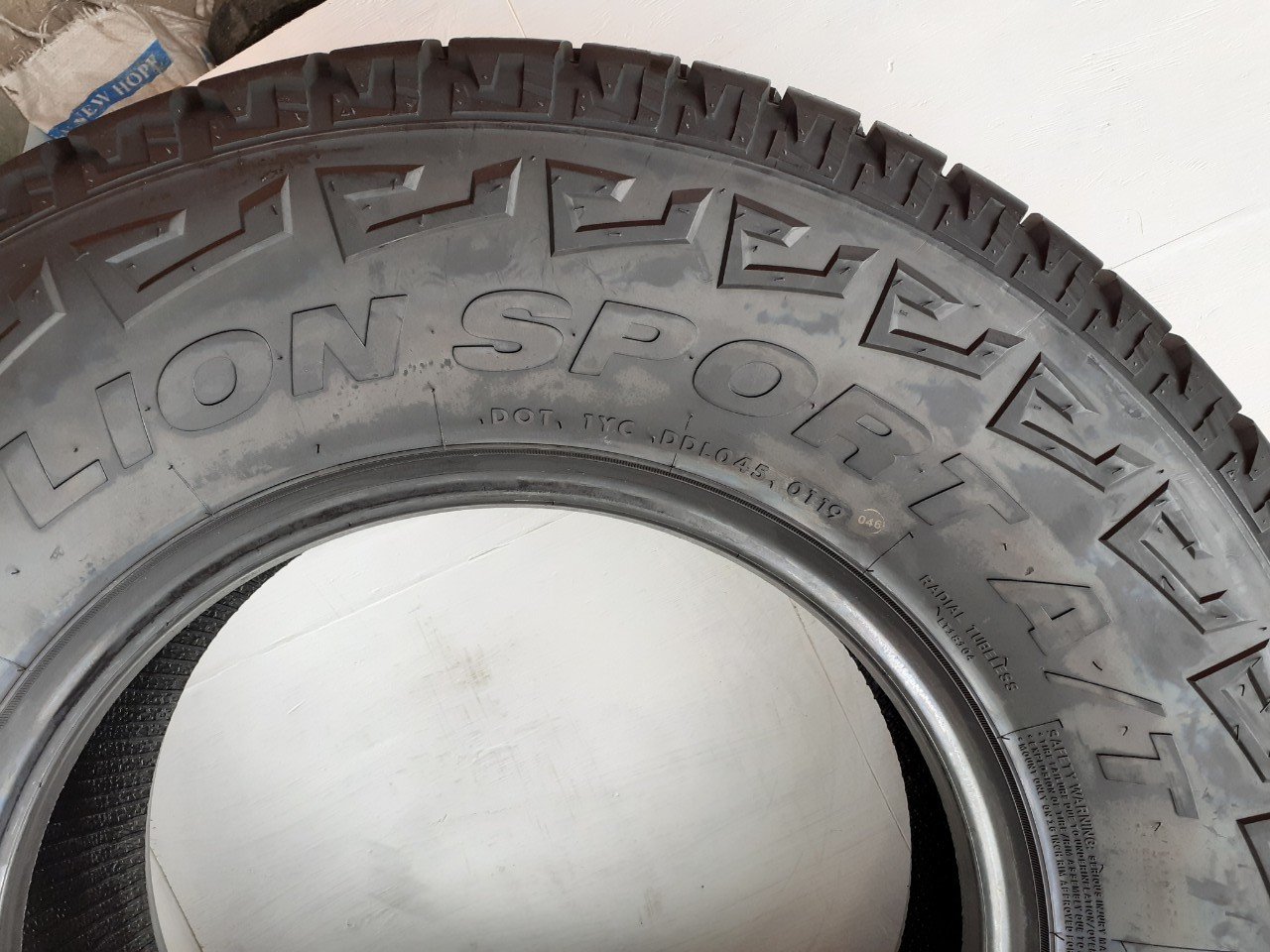 Lốp XC 255/70R16 LION SPORT A/T 111S LA -