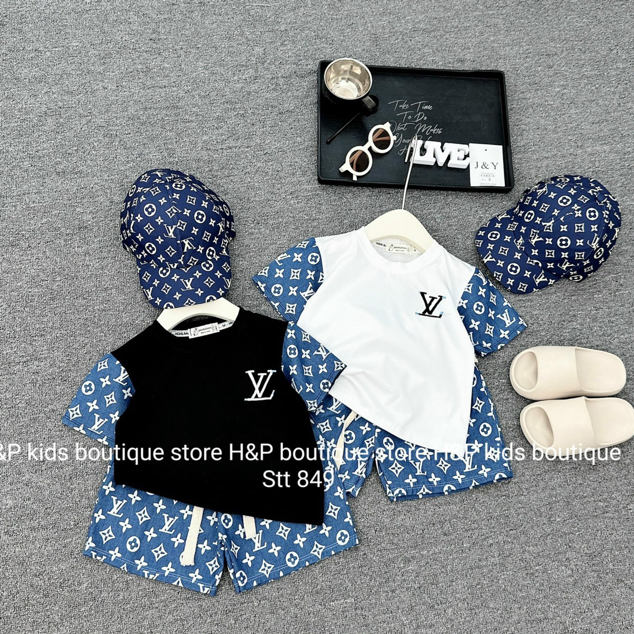 K54 BỘ CỘC LV ĐEN TRẮNG KÈM MŨ- A117.1373