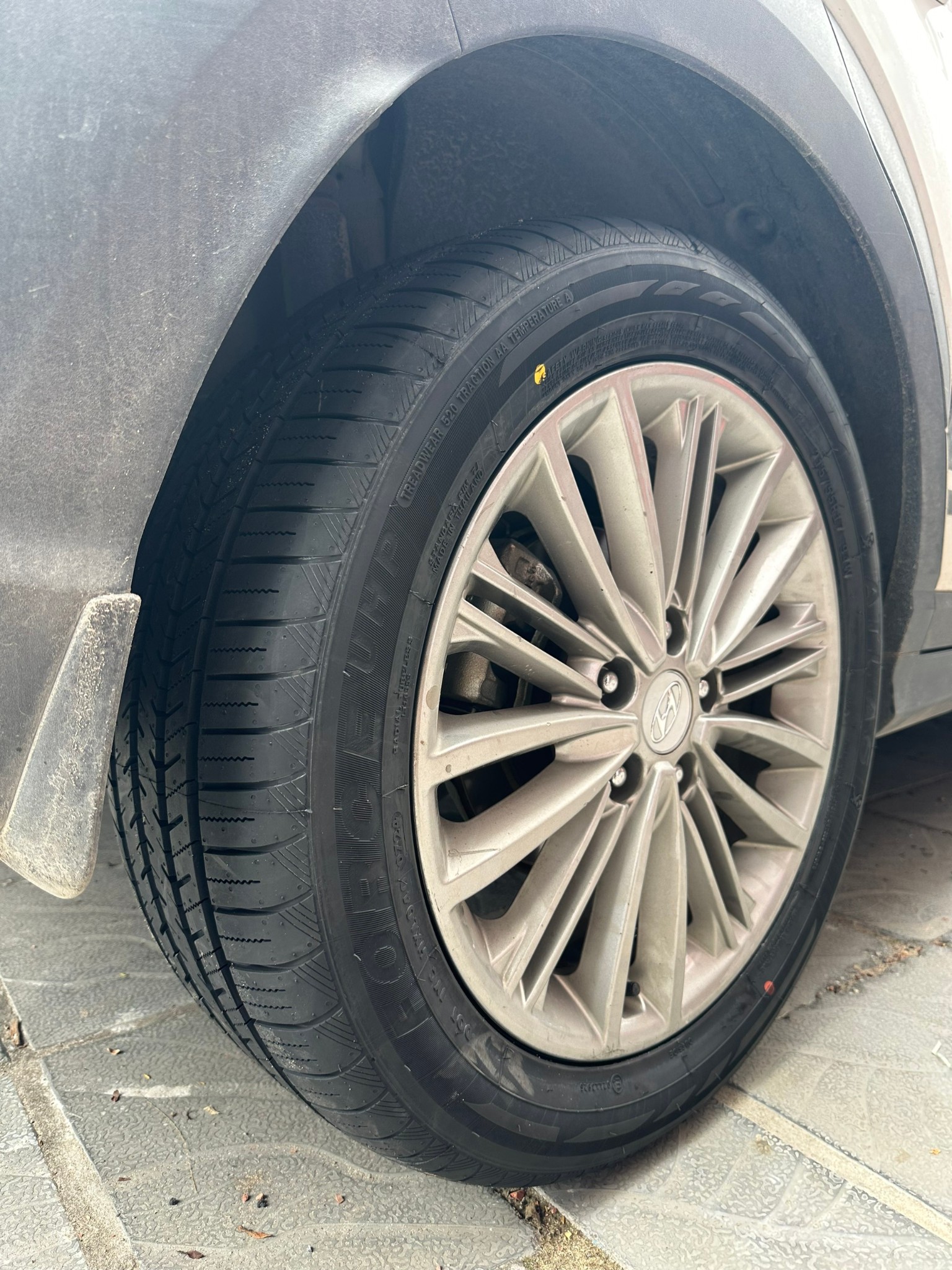 Lốp 215/55R17 FORCE UHP 94W AT PCI_thumbnail_9