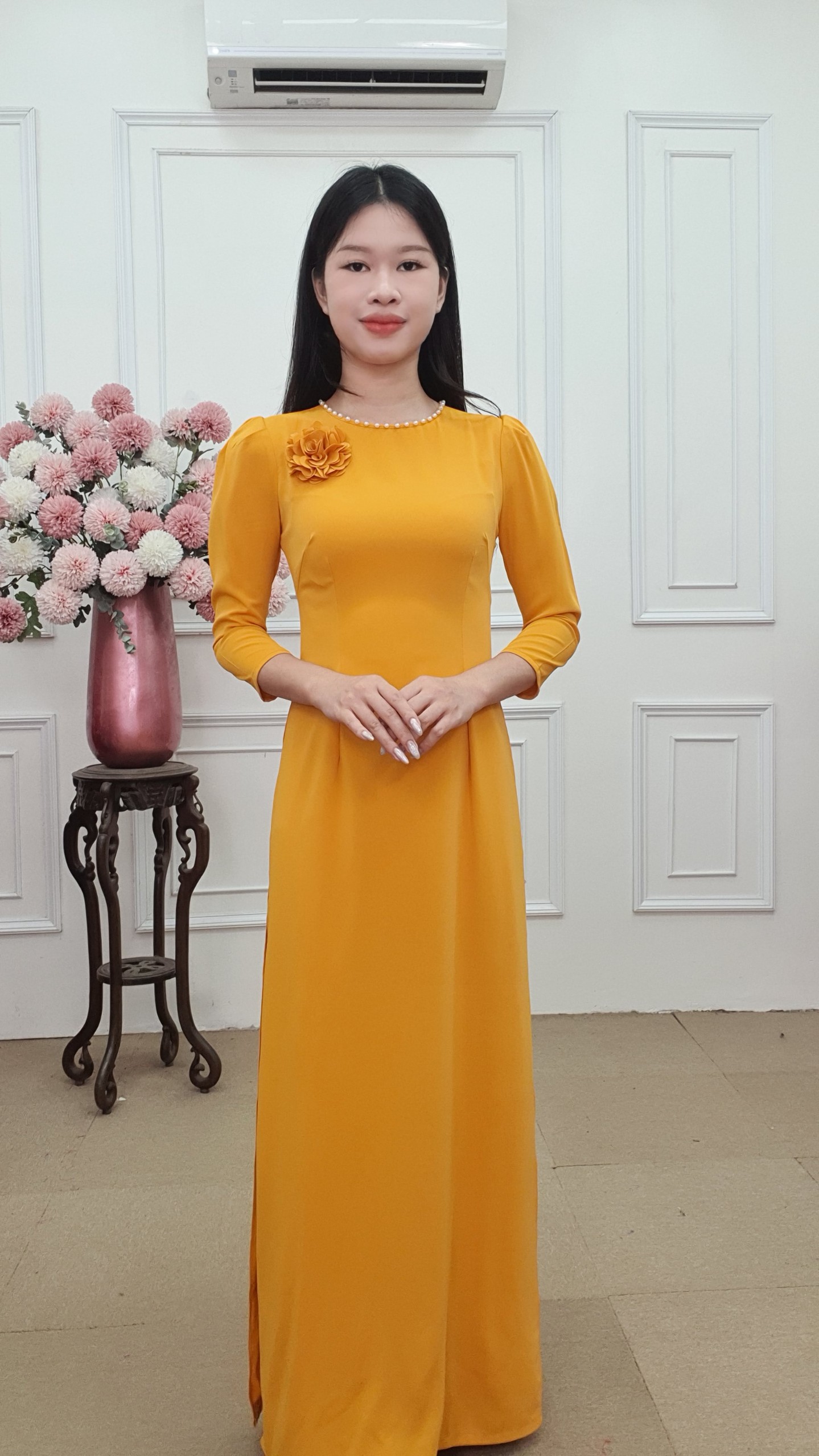 A2730  áo dài khít bồng lụa Mỹ màu vang đính hoa bên trái