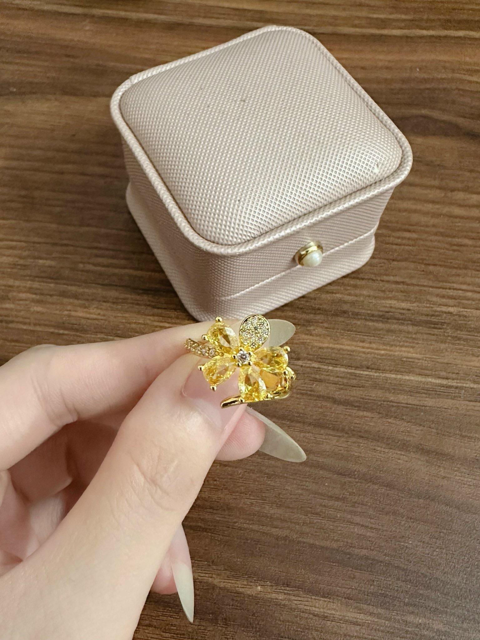 [May jewels] Nhẫn hoa ngũ cánh vàng đính đa tổng hợp - trang sức mỹ ký dành cho nữ_thumbnail_4