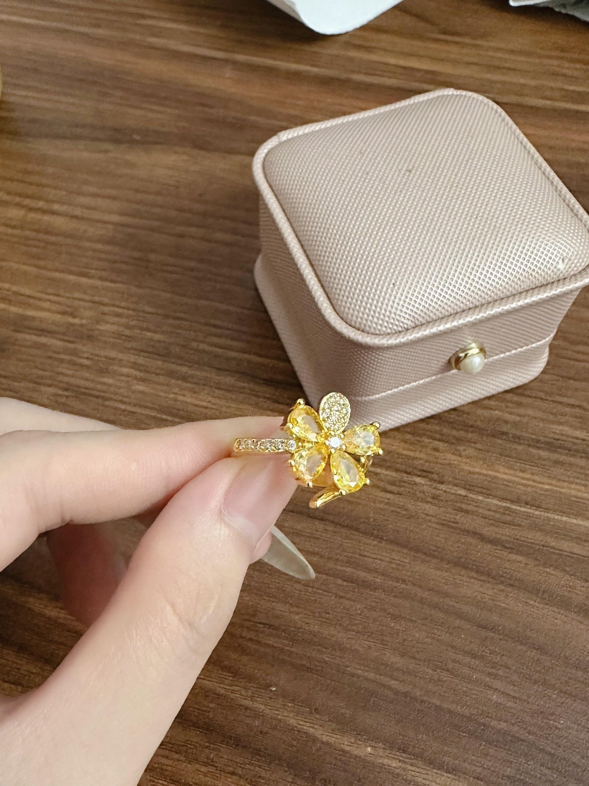 [May jewels] Nhẫn hoa ngũ cánh vàng đính đa tổng hợp - trang sức mỹ ký dành cho nữ
