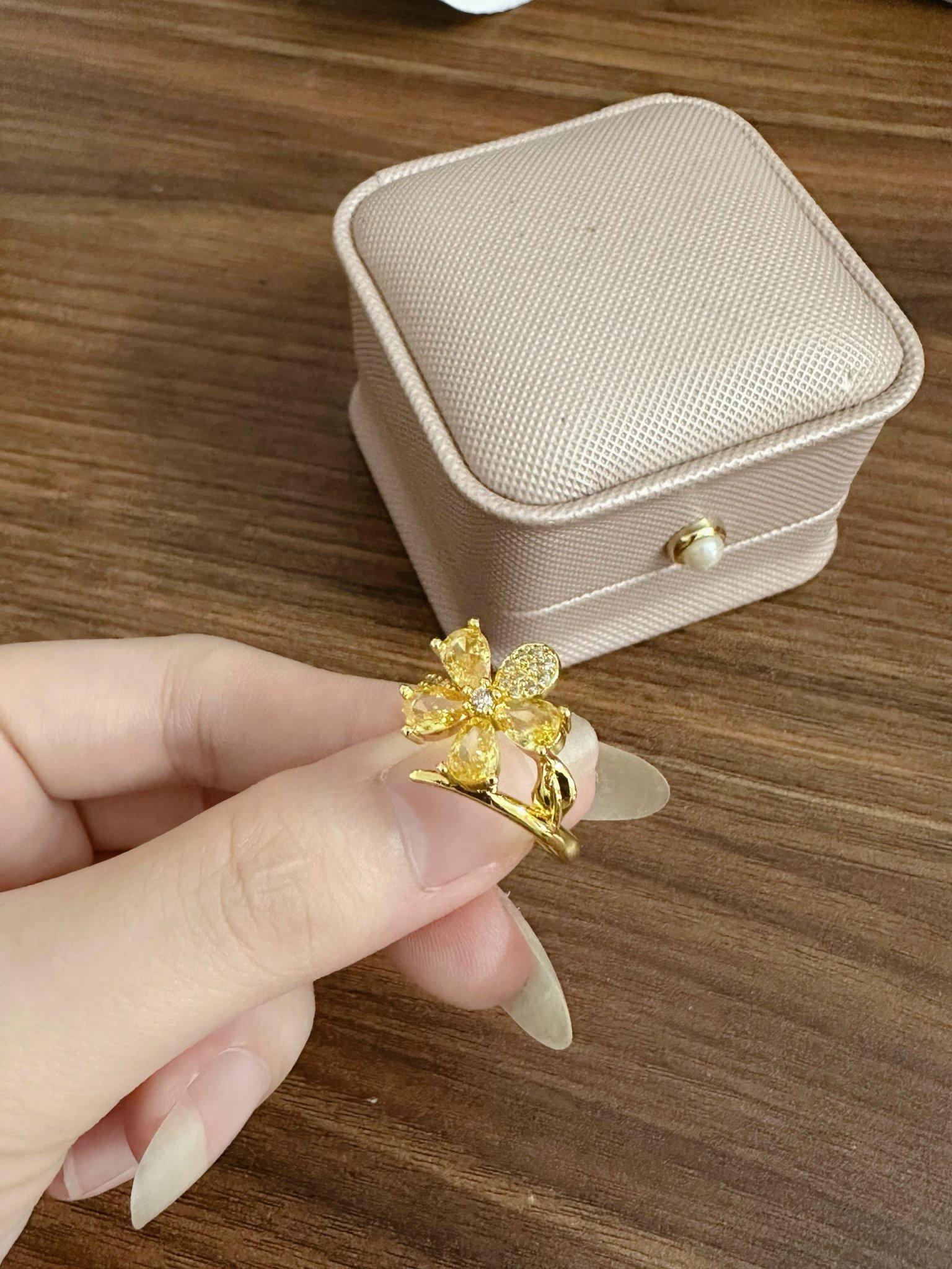 [May jewels] Nhẫn hoa ngũ cánh vàng đính đa tổng hợp - trang sức mỹ ký dành cho nữ_thumbnail_3