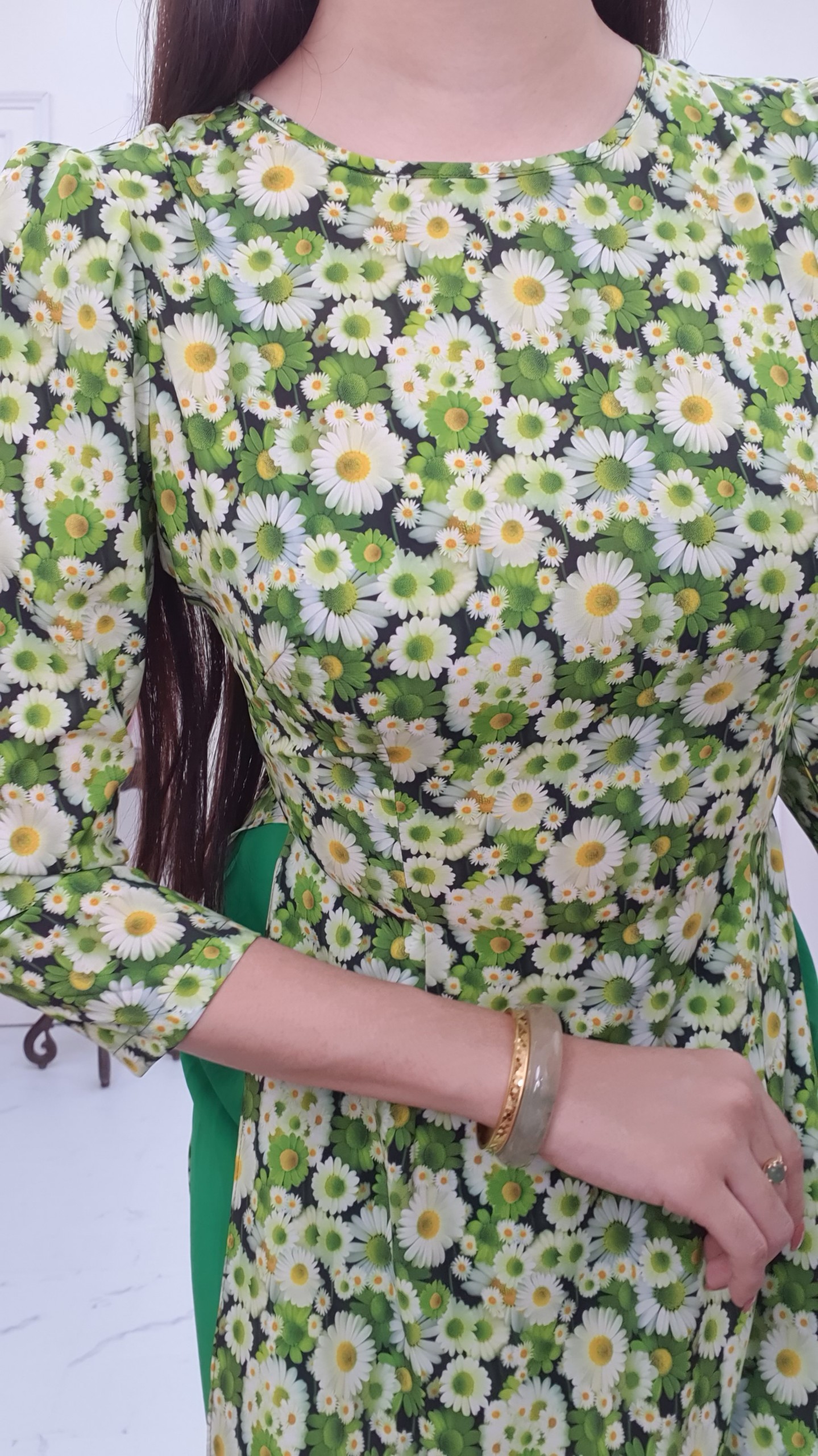 A2776 áo dài khít bồng lụa Nhật in hoa thạch thảo xanh lá cốm