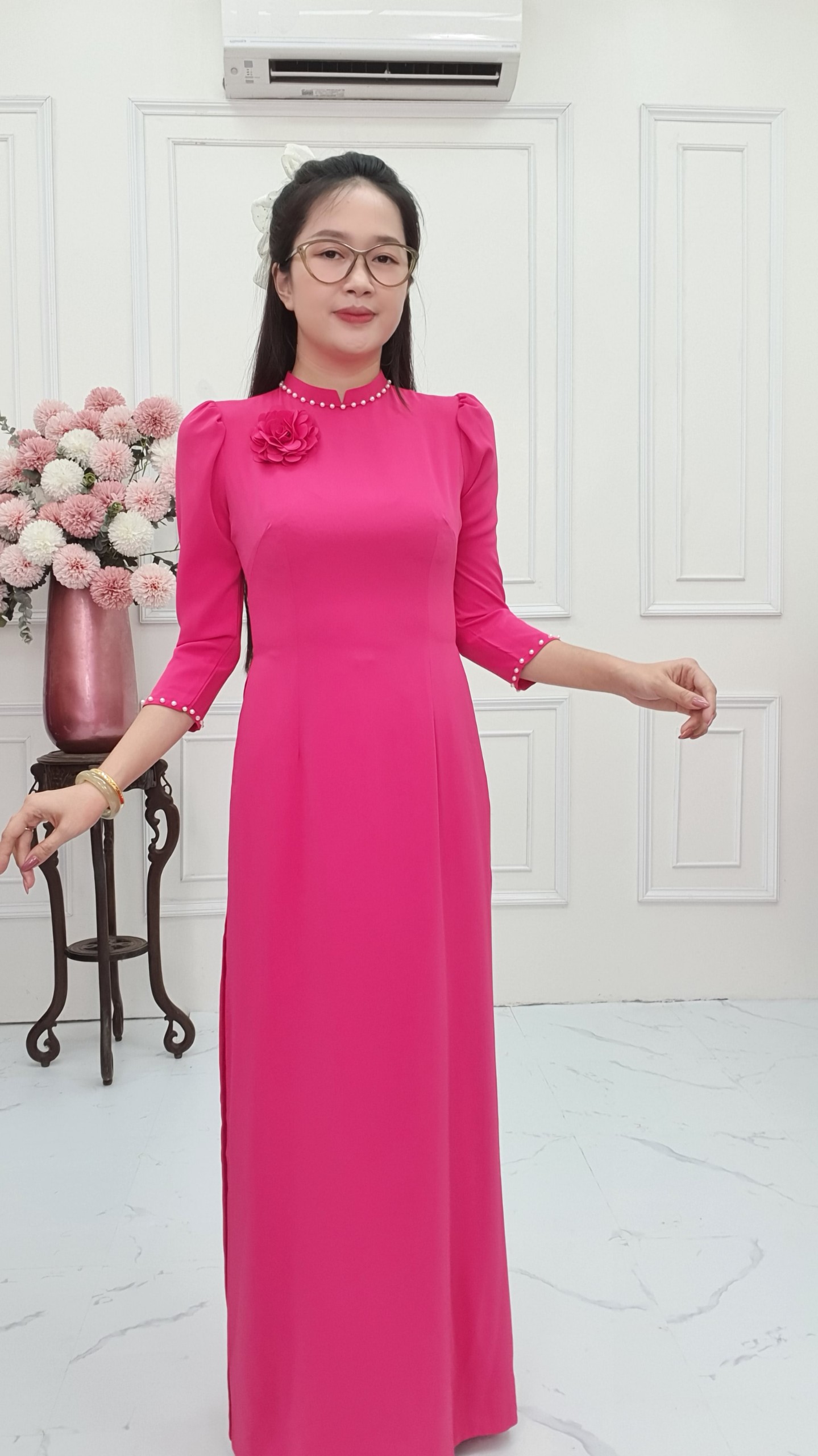 A2772 áo dài cổ 2p tay bồng lụa mỹ hồng sen đính cườm bông hoa to