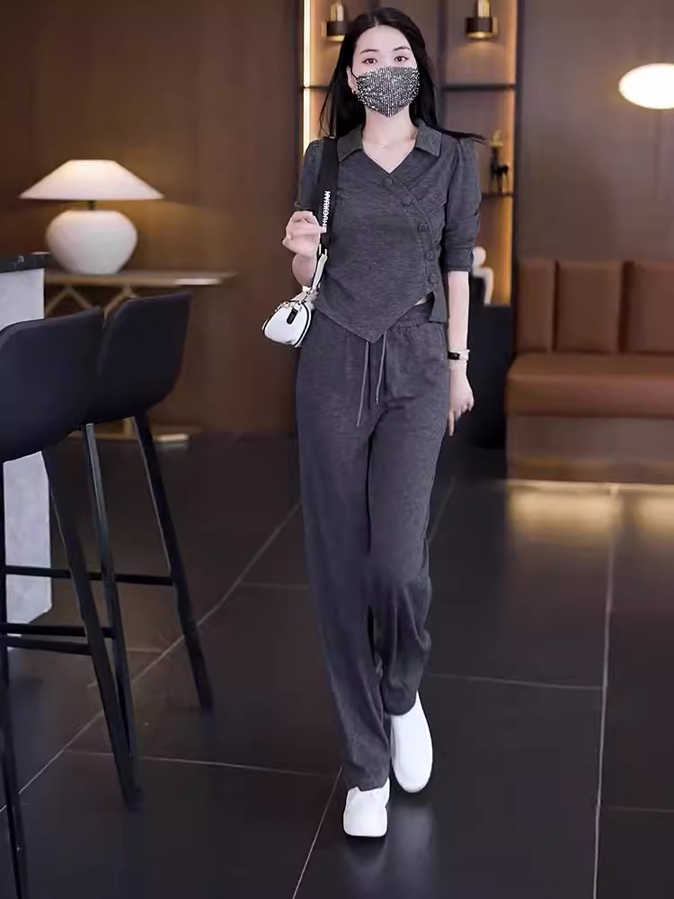 15002-Set bộ thể thao xám áo cổ bẻ kết nút lệch tà cách điệu ( cotton lạnh)_thumbnail_0