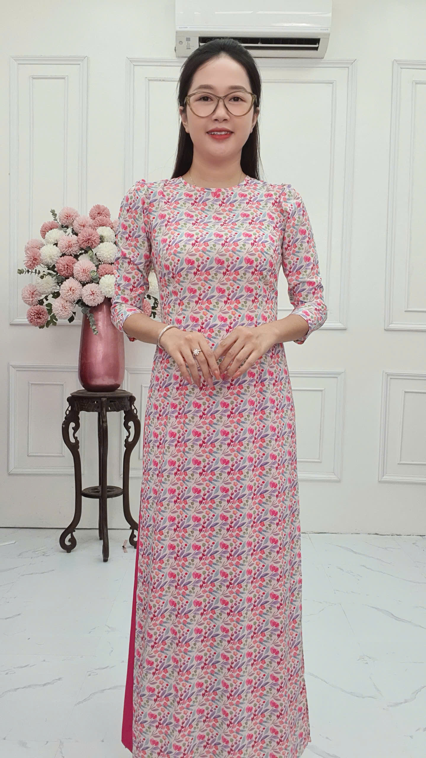 A2781 áo dài khít bồng lụa Nhật nền trắng hoa Hồng phớt tím