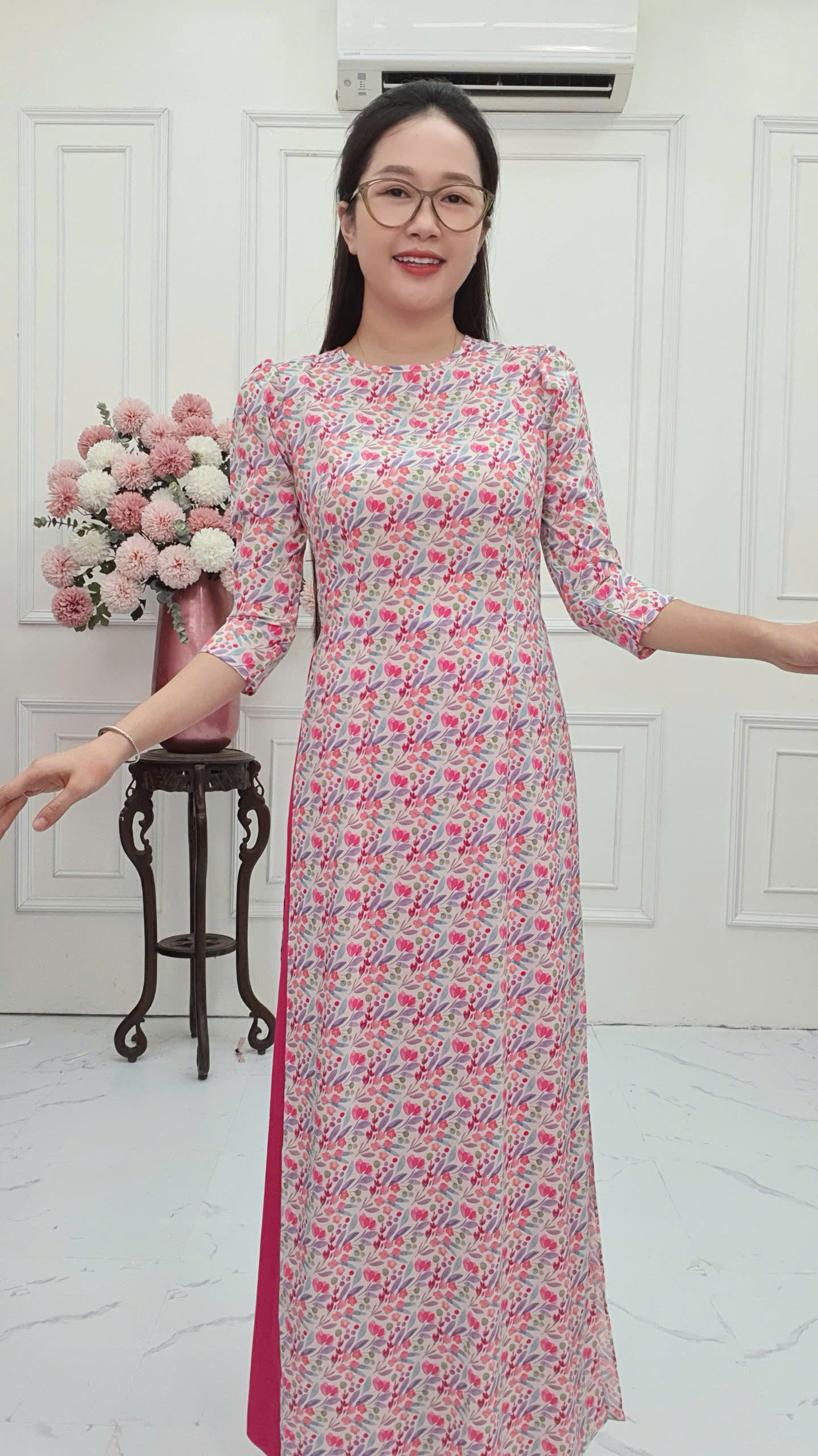 A2781 áo dài khít bồng lụa Nhật nền trắng hoa Hồng phớt tím_thumbnail_2