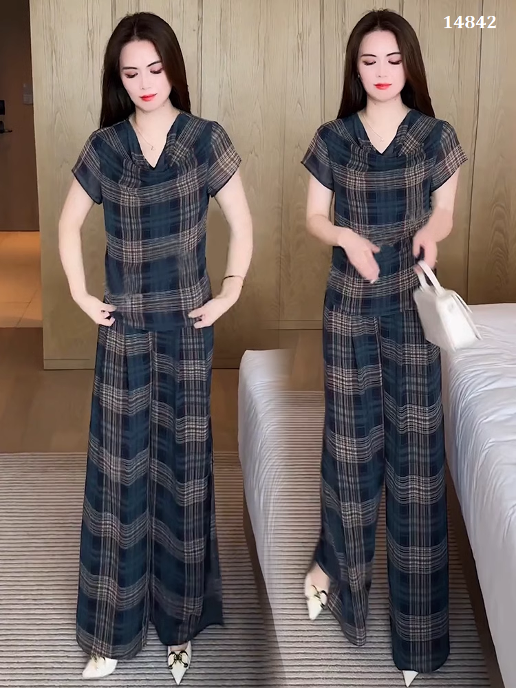 14842-Set  bộ kẻ sọc  áo cổ  đổ  quần suông ( vải voan sọc, có lót)_thumbnail_1