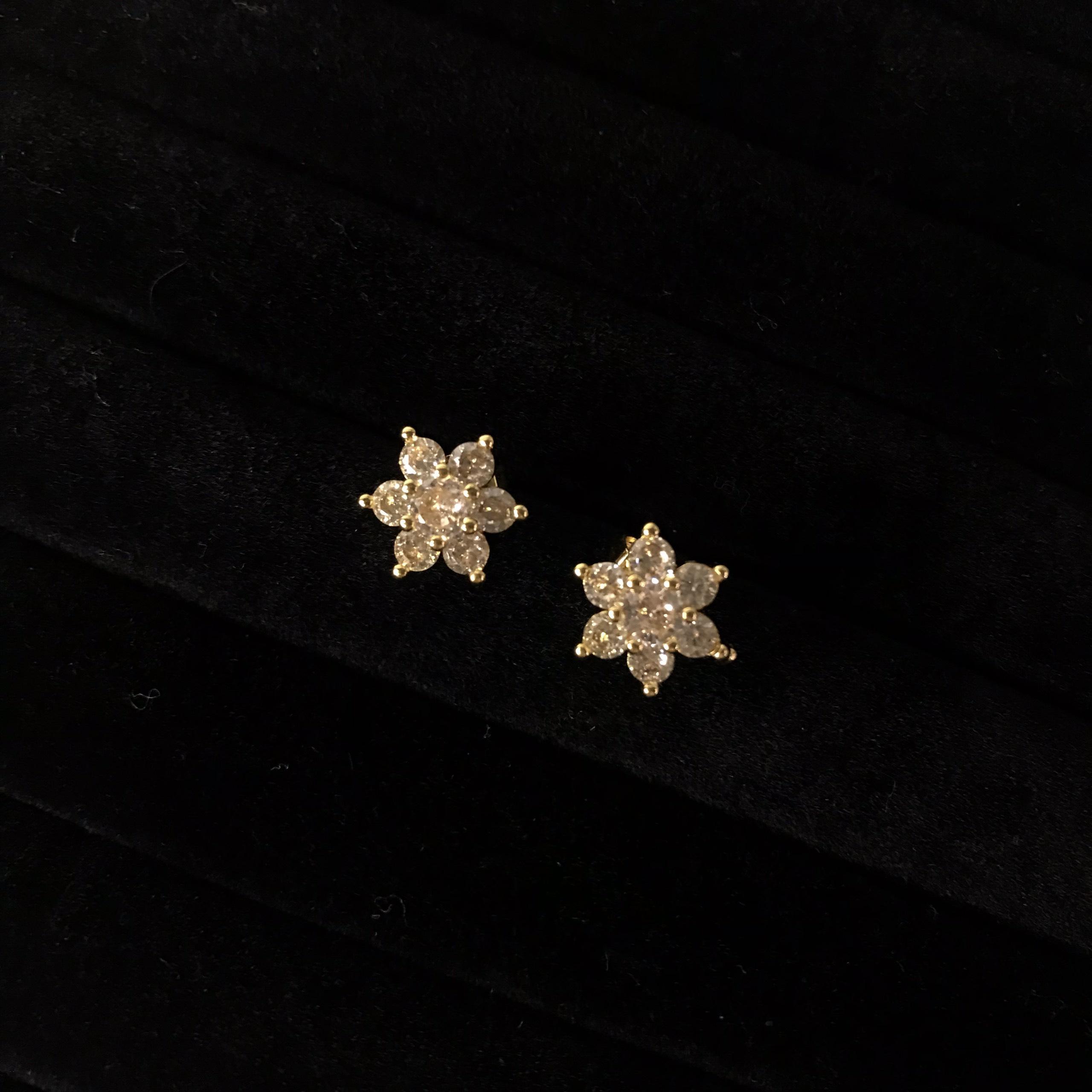 [May Jewels] Bông tai hoa 6 cánh - Khuyên tai Hoa Đêm Lấp Lánh - Hoa tai dành cho phái nữ_thumbnail_1