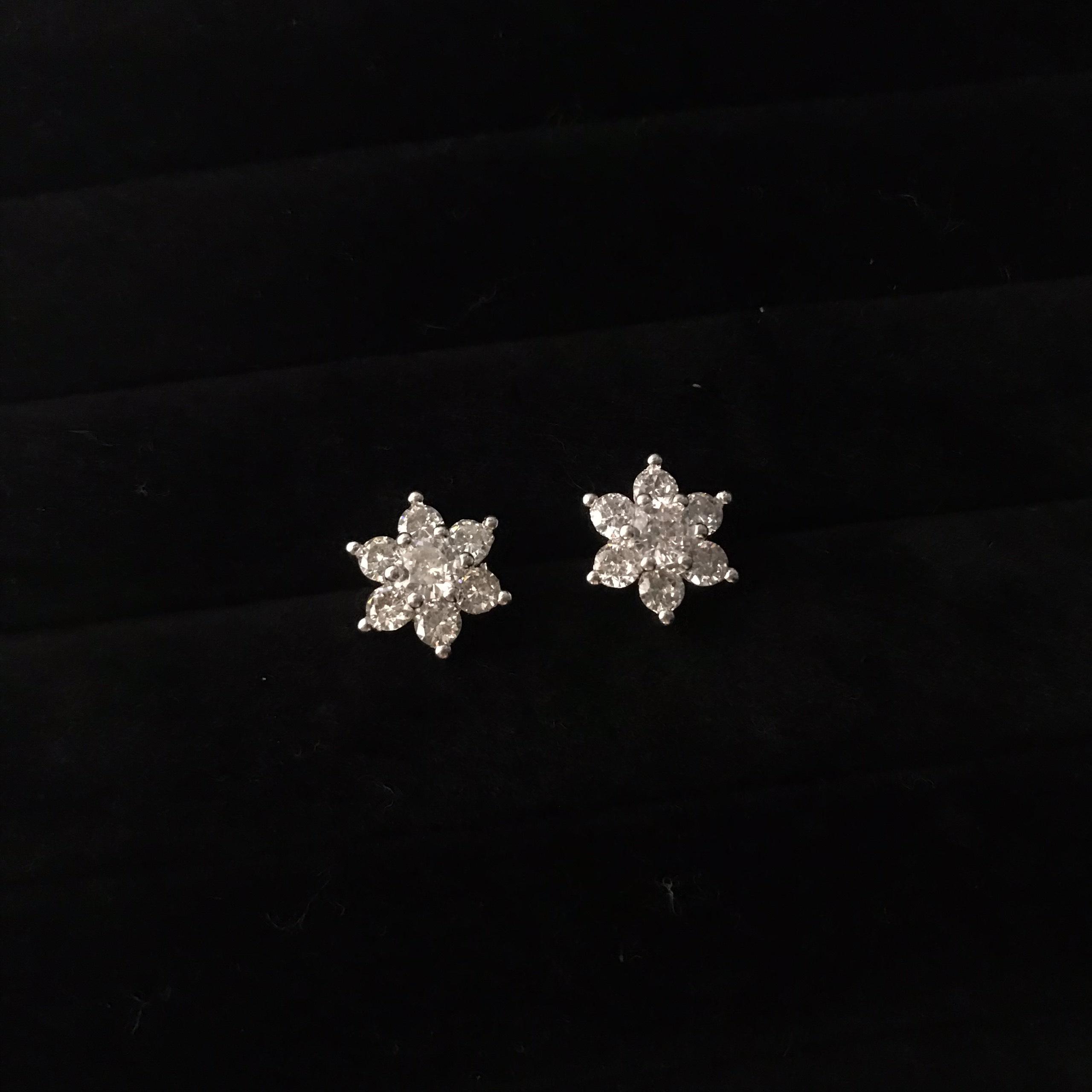 [May Jewels] Bông tai hoa 6 cánh - Khuyên tai Hoa Đêm Lấp Lánh - Hoa tai dành cho phái nữ