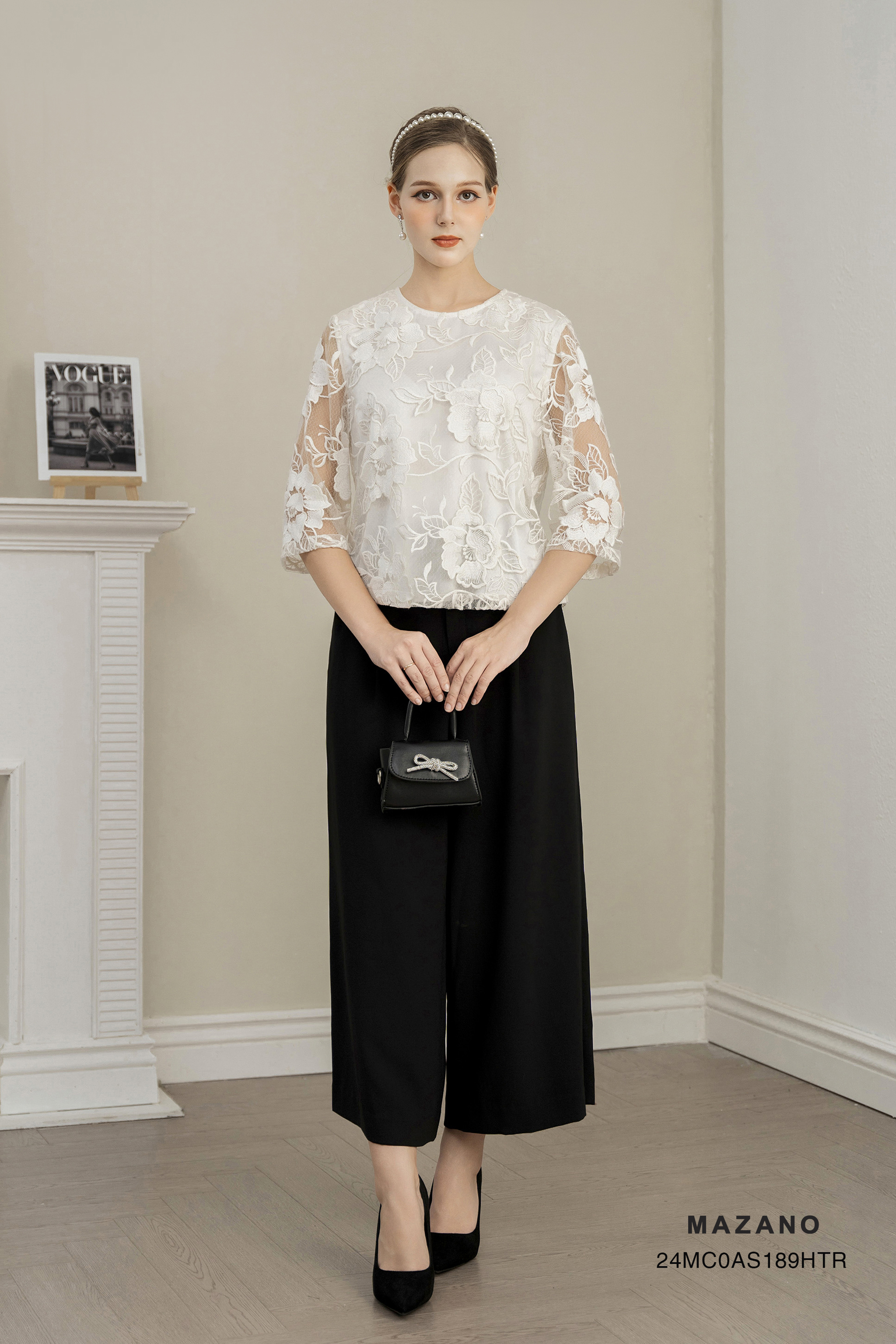 Áp top suông ngắn Vải ren Họa tiết hoa cách điệu Cổ tròn vừa Dài dưới eo