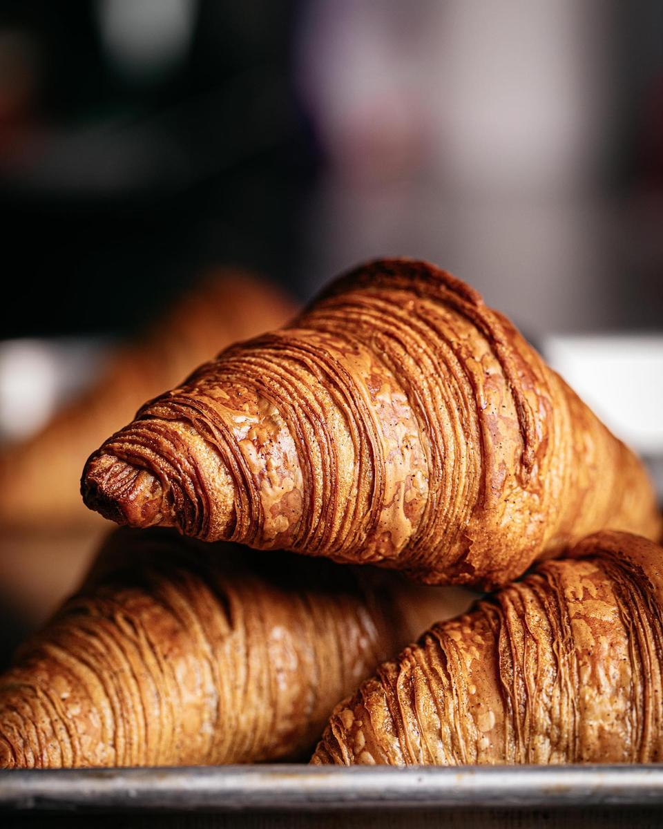 BÁNH PLAIN CROISSANT_2
