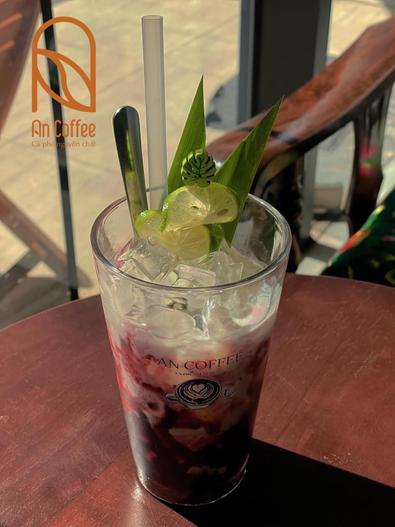 Product image - Sữa Chua Dâu Tây