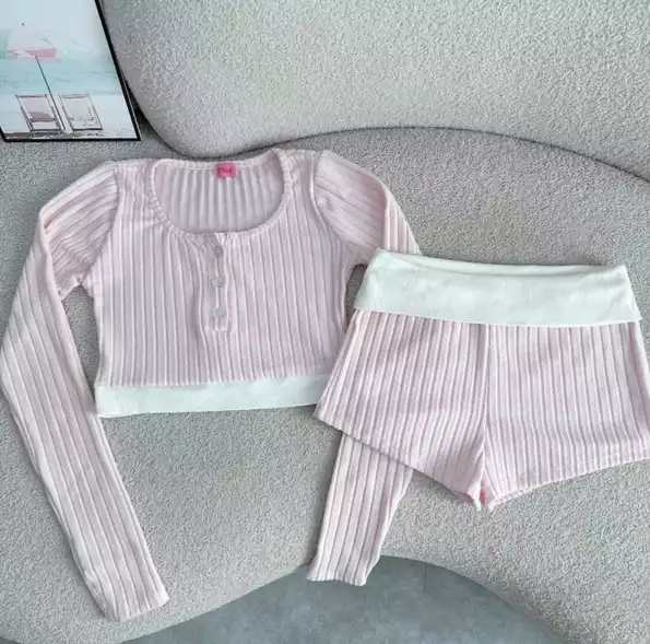 Product image - ຊຸດເສື້ອແຂນຍາວ+ສົ້ງຫົວພັບ