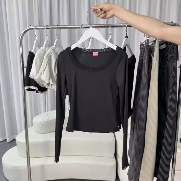 Product image - ເສື້ອຍືດແຂນຍາວ ປັກໂບນ້ອຍ