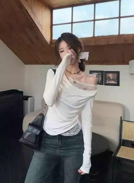 Product image - ເສື້ອປາດໄຫຼ່ຄໍລູກໄມ້