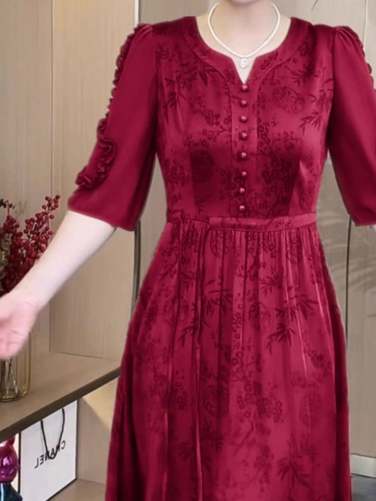 15837-Đầm xoè lụa đỏ đô vân gấm  3D eo thắt dây rút tay lở ( lụa vân gấm)_thumbnail_0