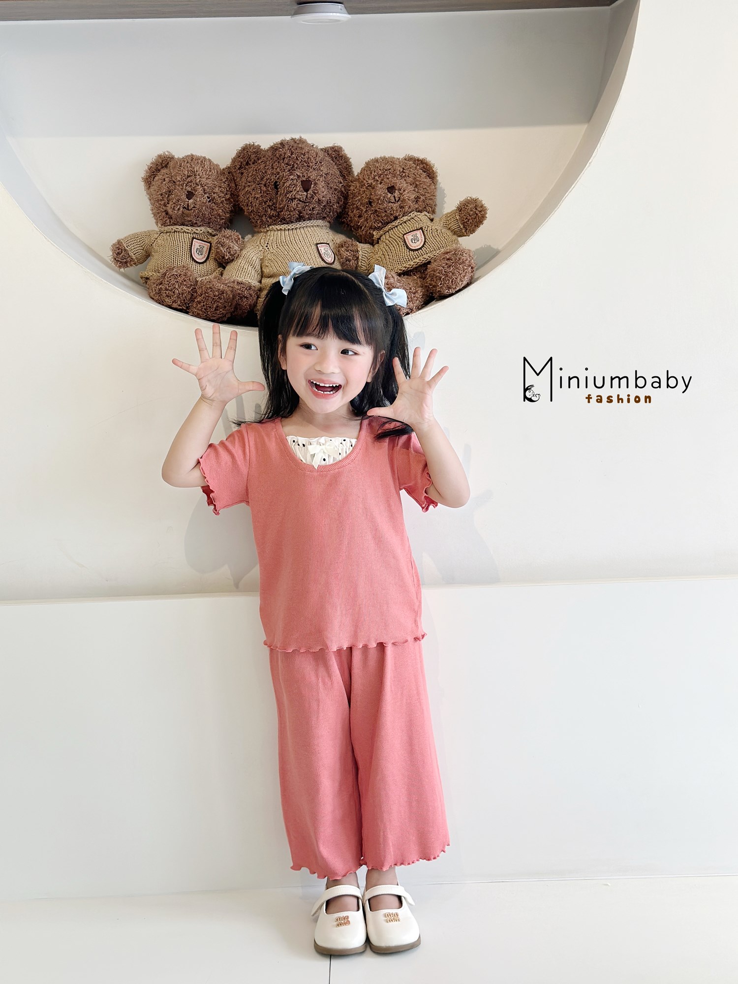 SB2184- bộ cộc tay quần lửng phối bèo ngực đính nơ