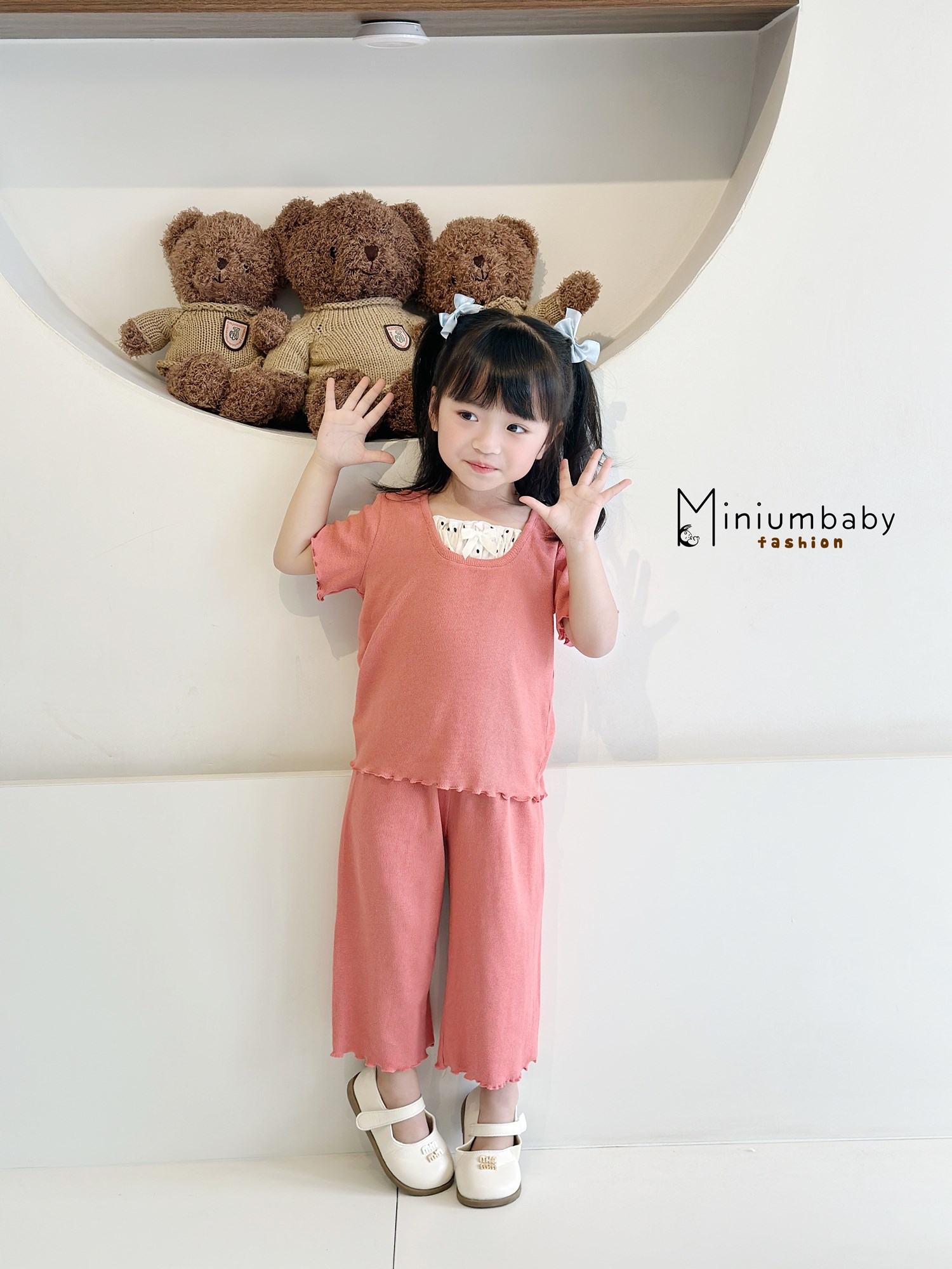 SB2184- bộ cộc tay quần lửng phối bèo ngực đính nơ