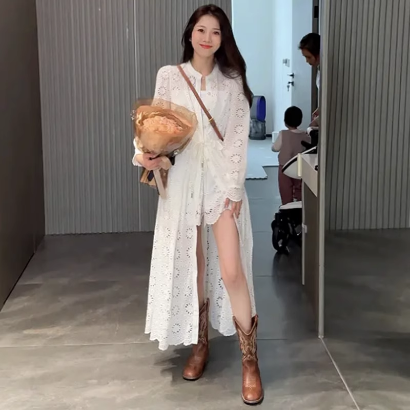 15753-Set bộ áo fom dài kèm quần sọt trắng thô thêu (thô thêu)