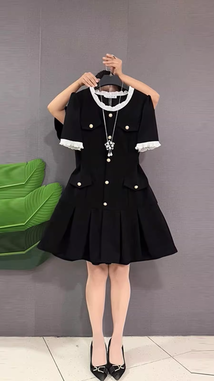 16088-Đầm xòe đen xếp ly phối viền trắng ( chéo nhật)_thumbnail_0