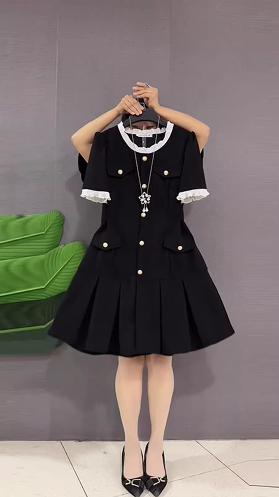 16088-Đầm xòe đen xếp ly phối viền trắng ( chéo nhật)_thumbnail_1