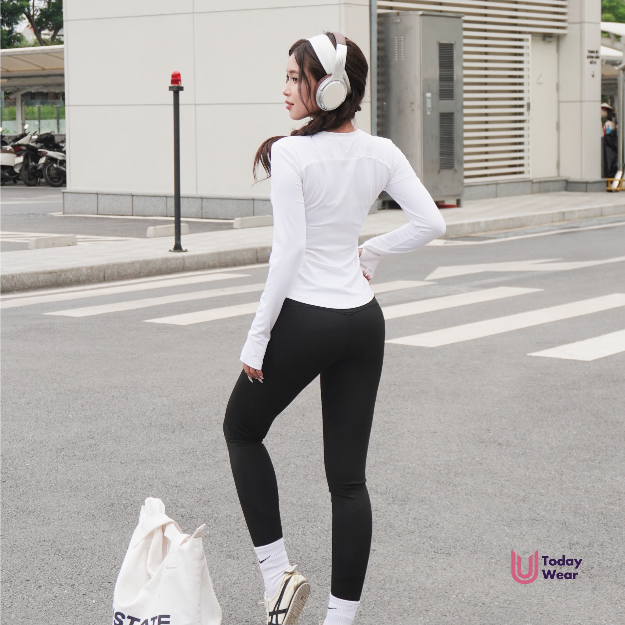 Áo Miley trắng mix quần legging Zenna đen_thumbnail_1