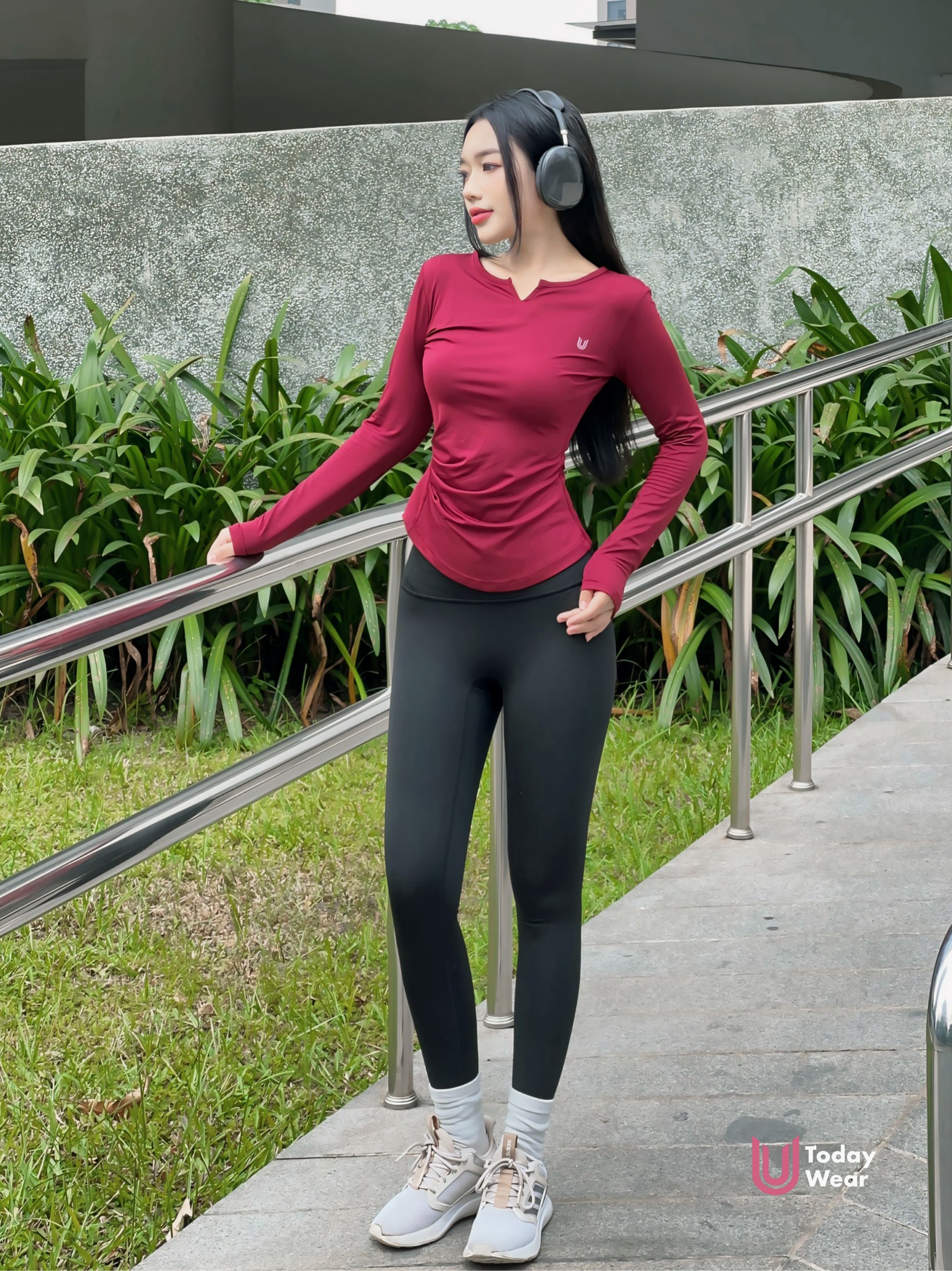 Áo Emma đỏ mix quần legging Zenna đen_thumbnail_1