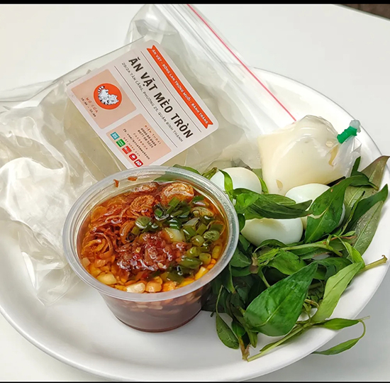 Bánh tráng chấm sốt me