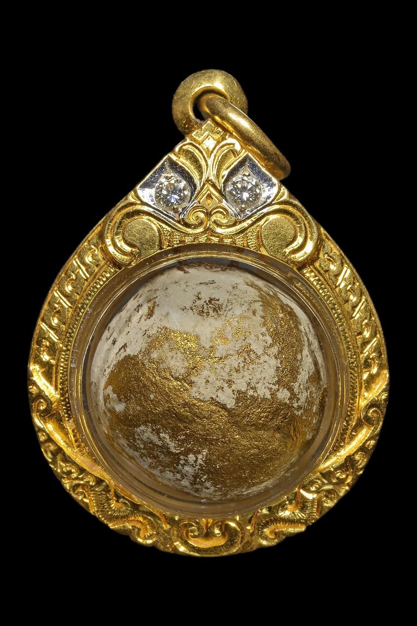 Luk Om Bột Phong Phrai Kuman của Luang Pu Tim – Wat Lahan Rai, Rayong