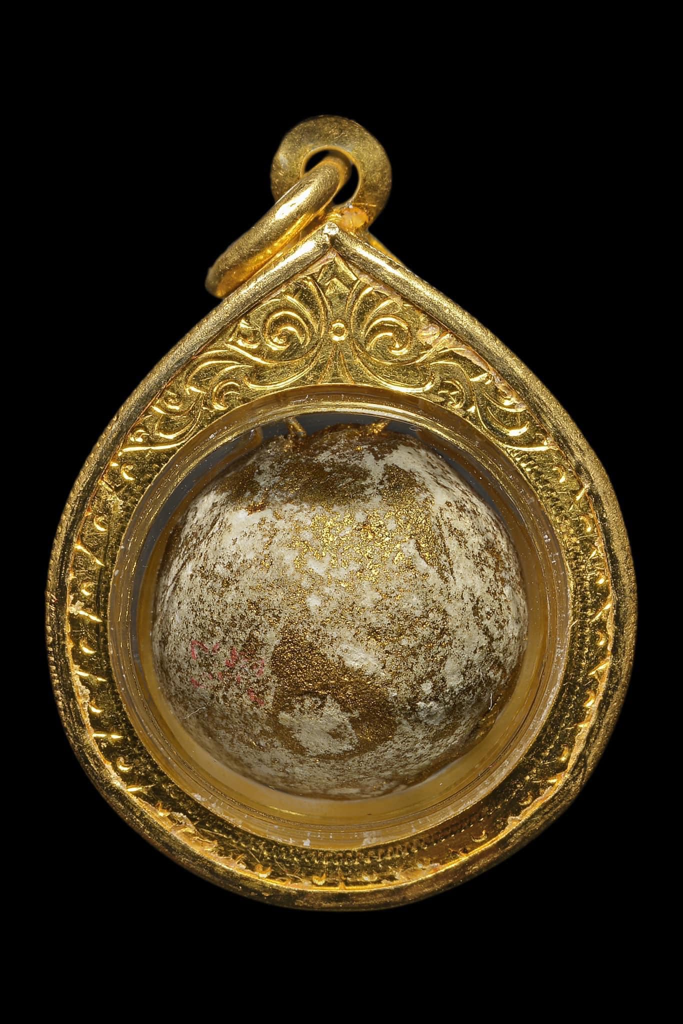 Luk Om Bột Phong Phrai Kuman của Luang Pu Tim – Wat Lahan Rai, Rayong_thumbnail_1