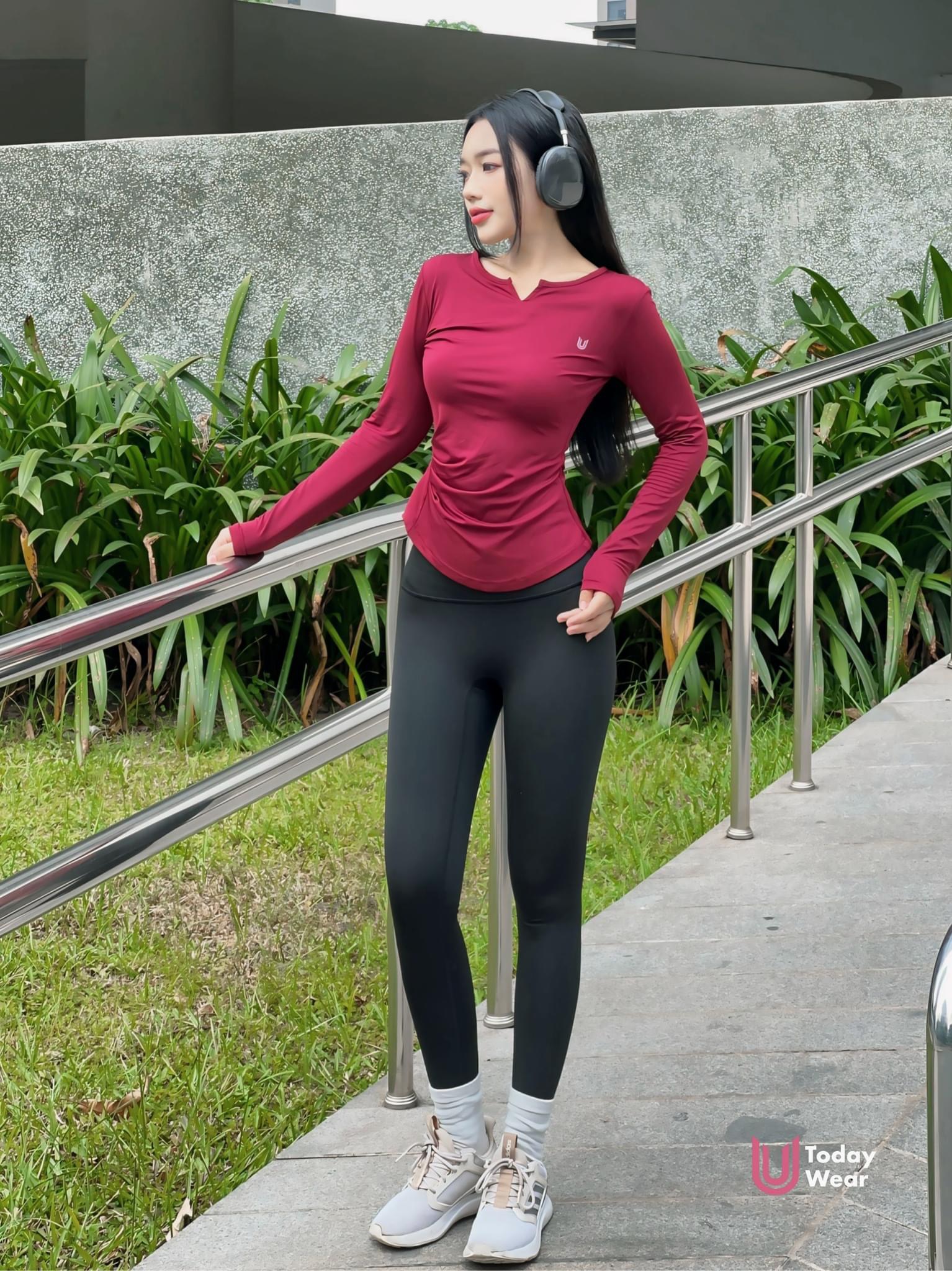 Áo Emma đỏ mix quần legging Zenna đen_thumbnail_4