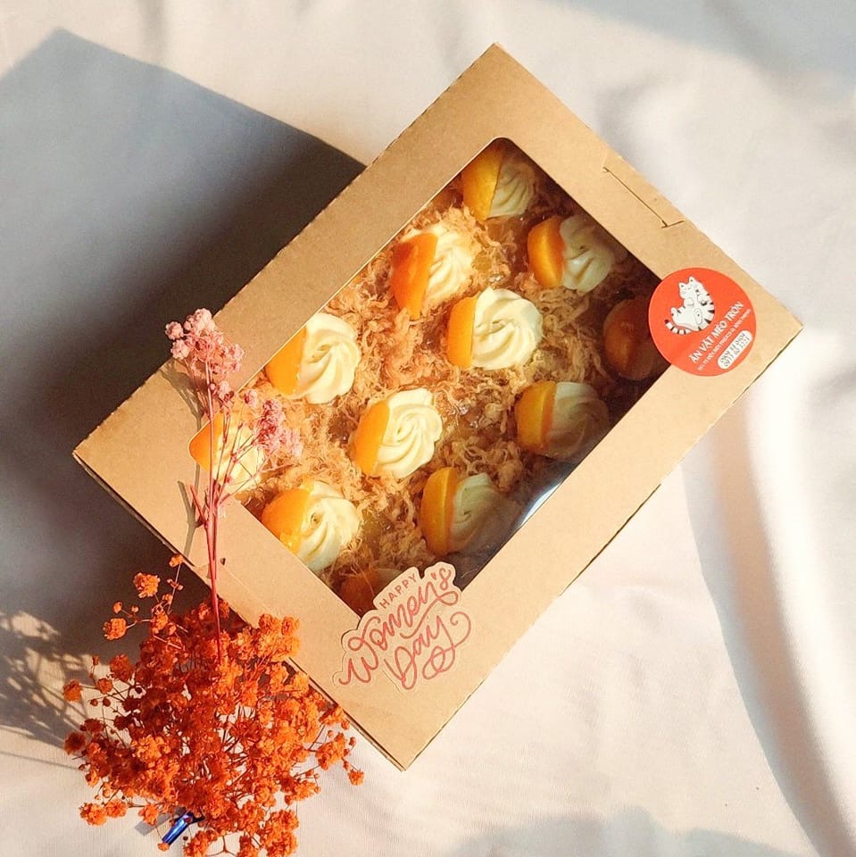 Bông lan trứng muối Hộp 12 miếng