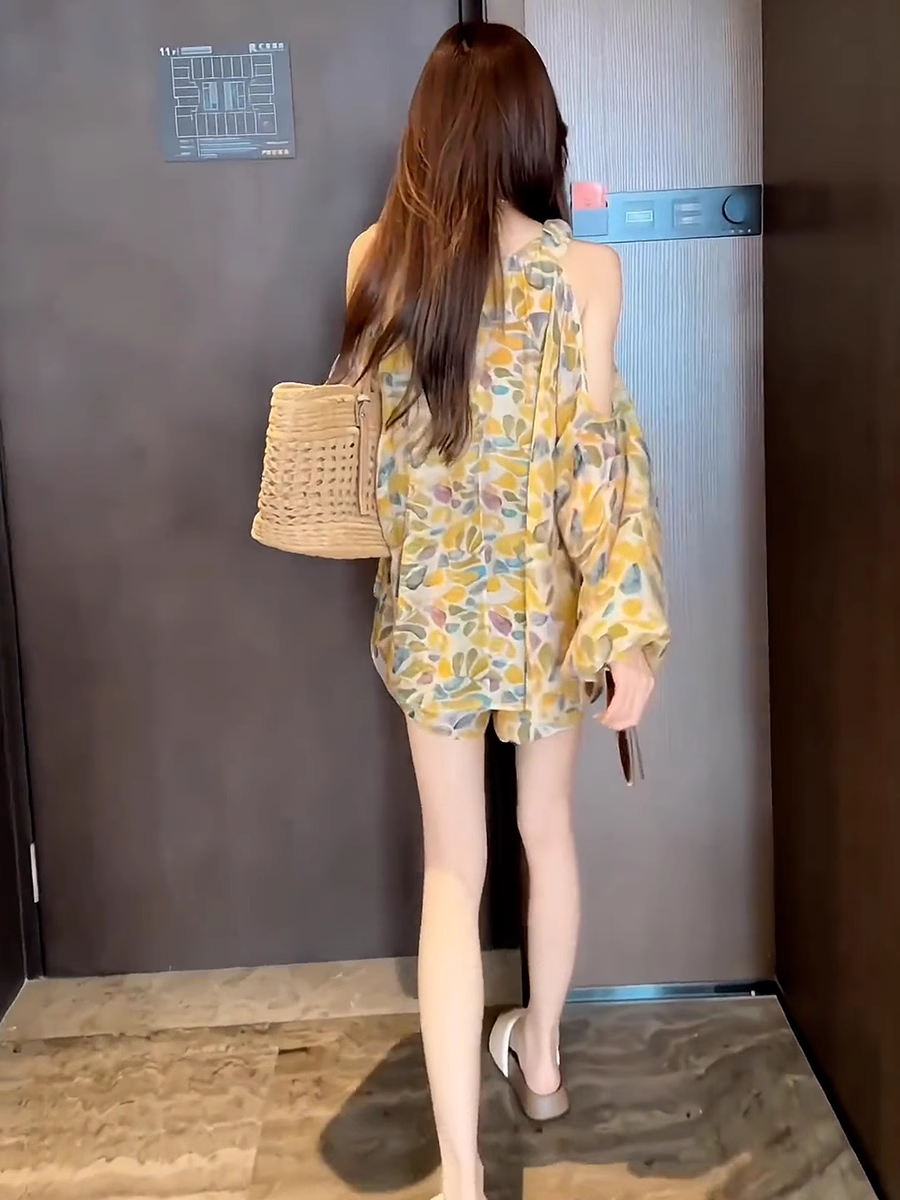 15949-Set bộ lụa áo tay dài khoét vai kèm quần sọt  in hoa ( lụa)_thumbnail_1