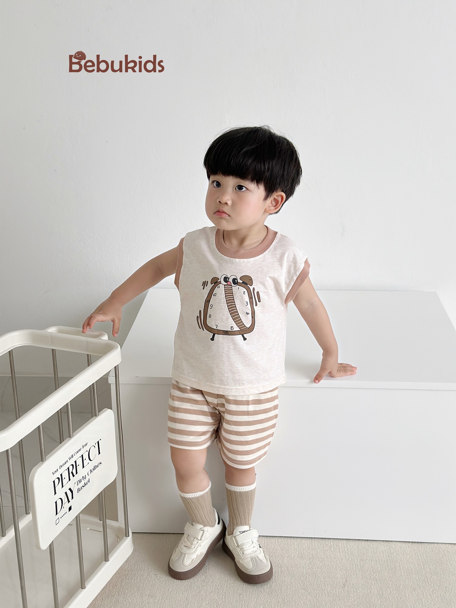 SB2318- bộ sát nách in đồng hồ phối quần kẻ