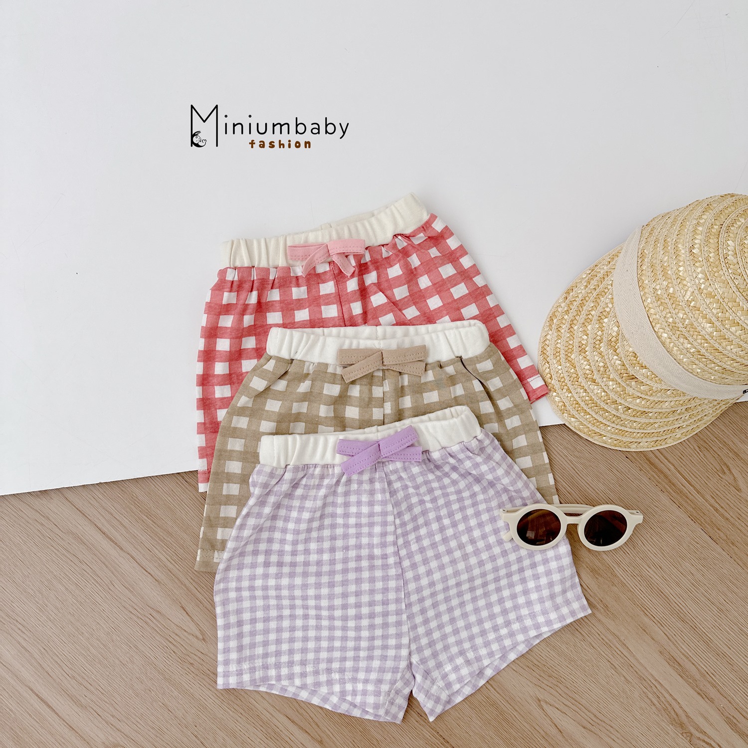 SB2317- bộ 3 lỗ  tim bé gái đính giữa ngực phối quần kẻ
