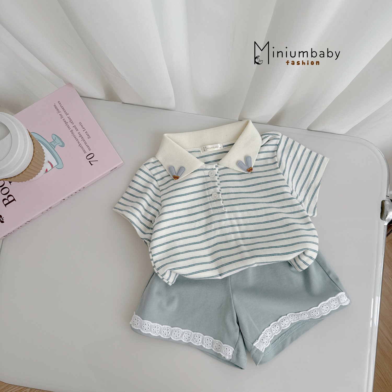 SB2337- bộ polo kẻ bé gái đính tai thỏ cổ áo kẻ xanh