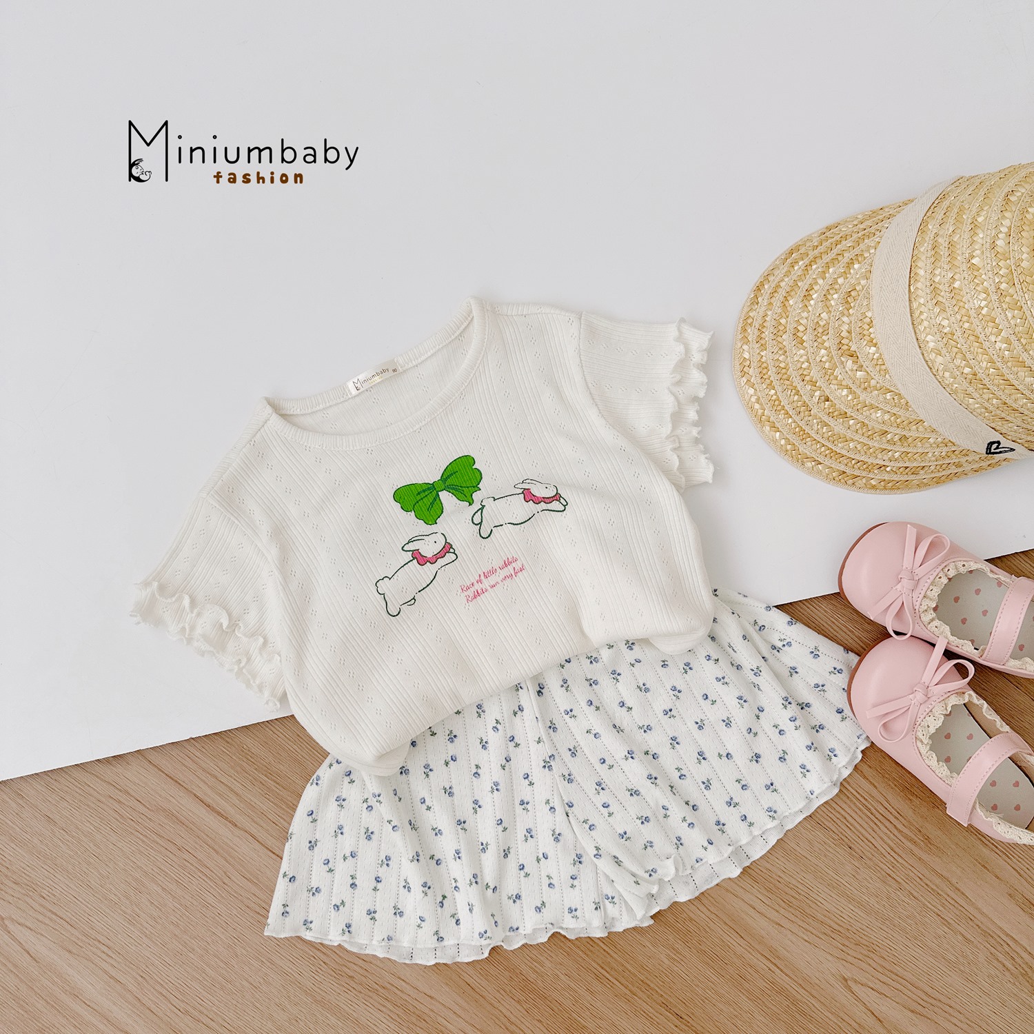 SB2347- bộ cộc tay in nơ thỏ, bèo gấu vạt áo quần trắng
