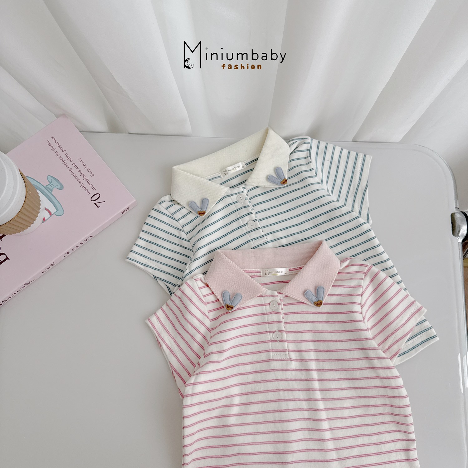 SB2337- bộ polo kẻ bé gái đính tai thỏ cổ áo