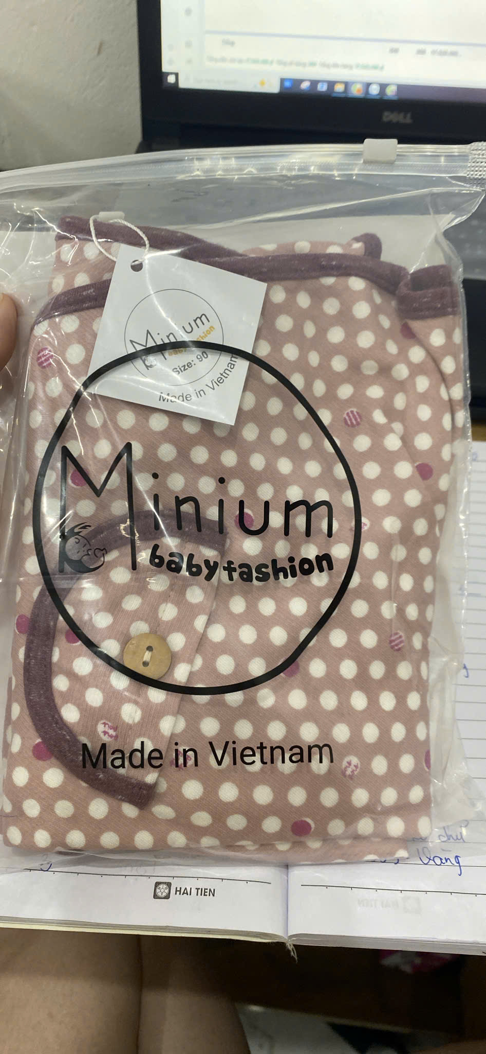 Áo choàng cánh dơi thu đông bi nền tím