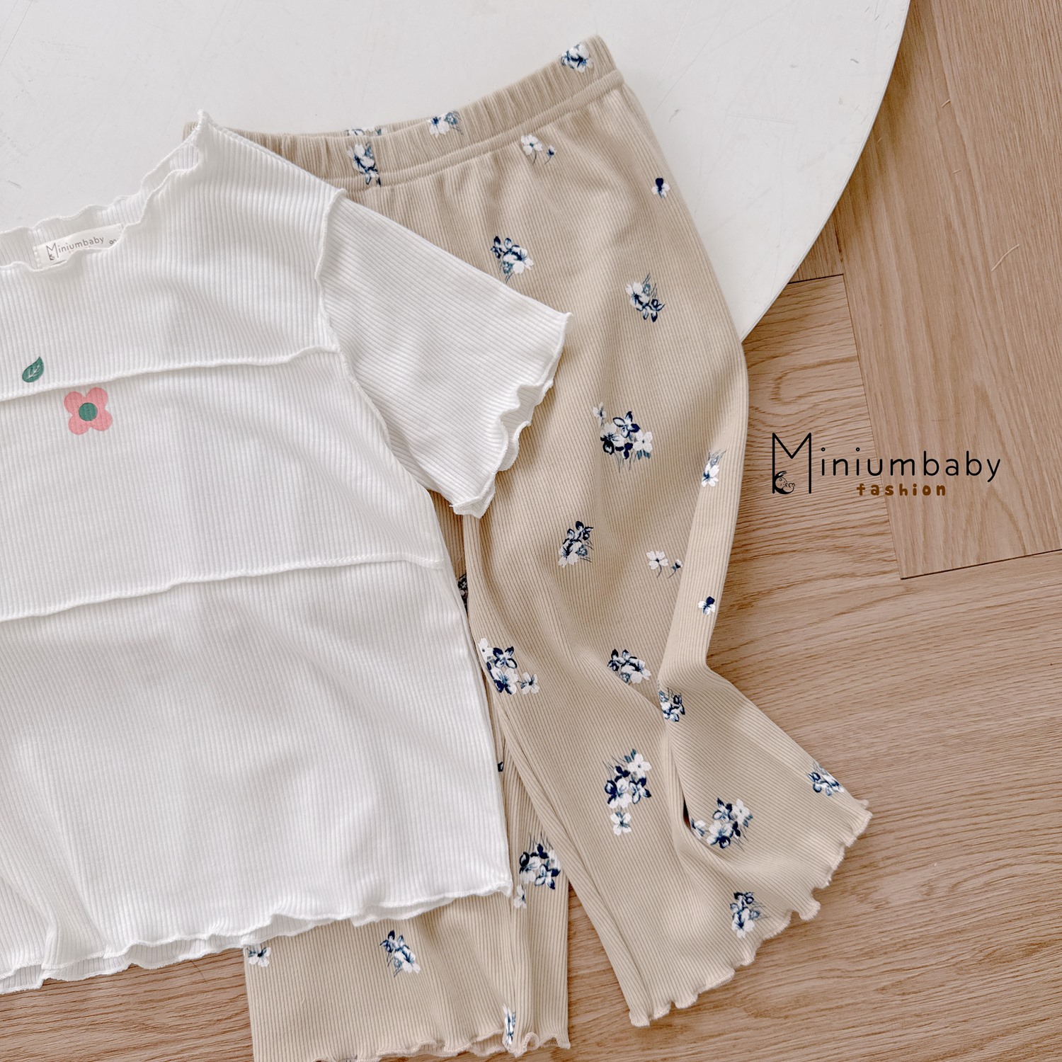 SB2297- bộ cộc tay quần lửng bèo cổ, nách, gấu, in hoa lá