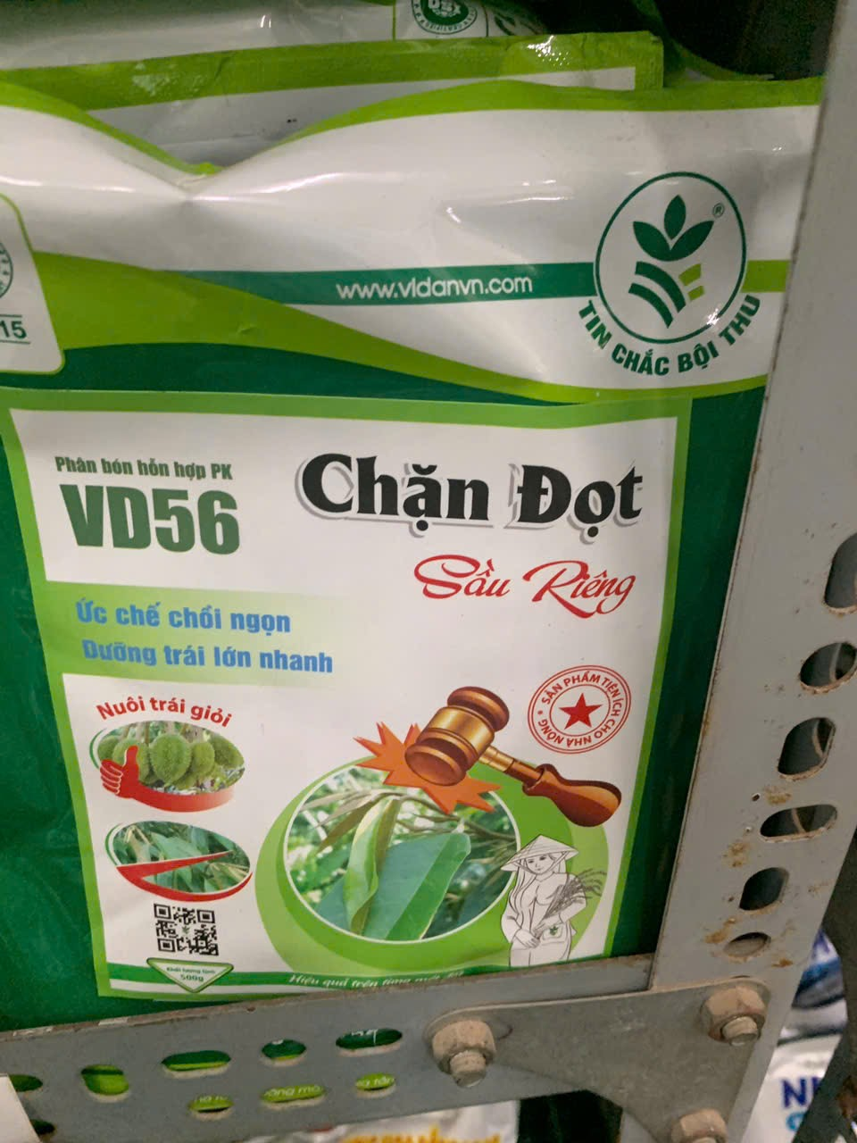 VD CHẶN ĐỌT SẦU RIÊNG (500g) –200-400 Ức chế chồi ngọn, dưỡng trái lớn nhanh