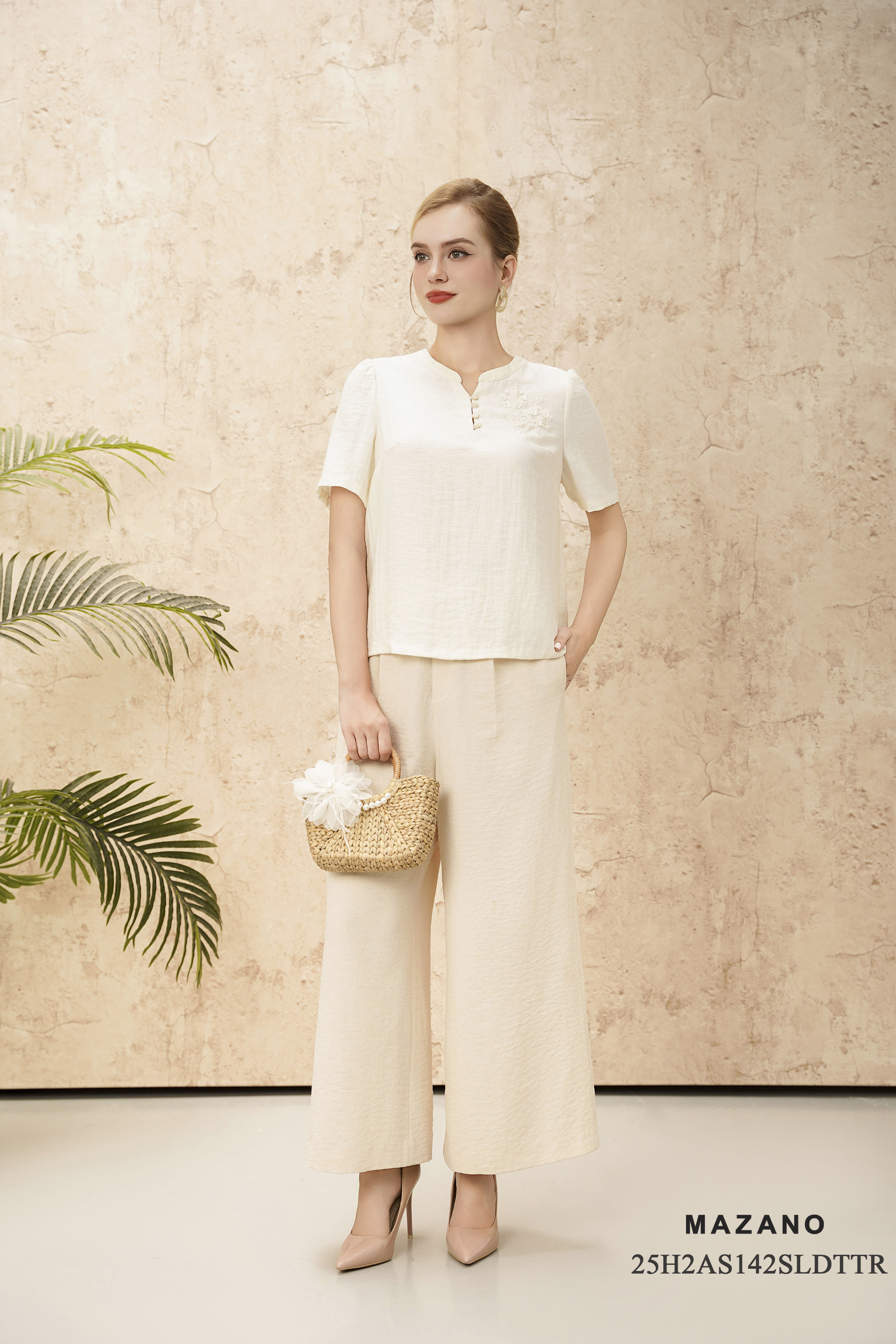 Áo Top Suông Vải linen lụa Thêu họa tiết kết hợp đính trang trí Cổ tàu cách điệu Tay ngắn Dài dưới eo