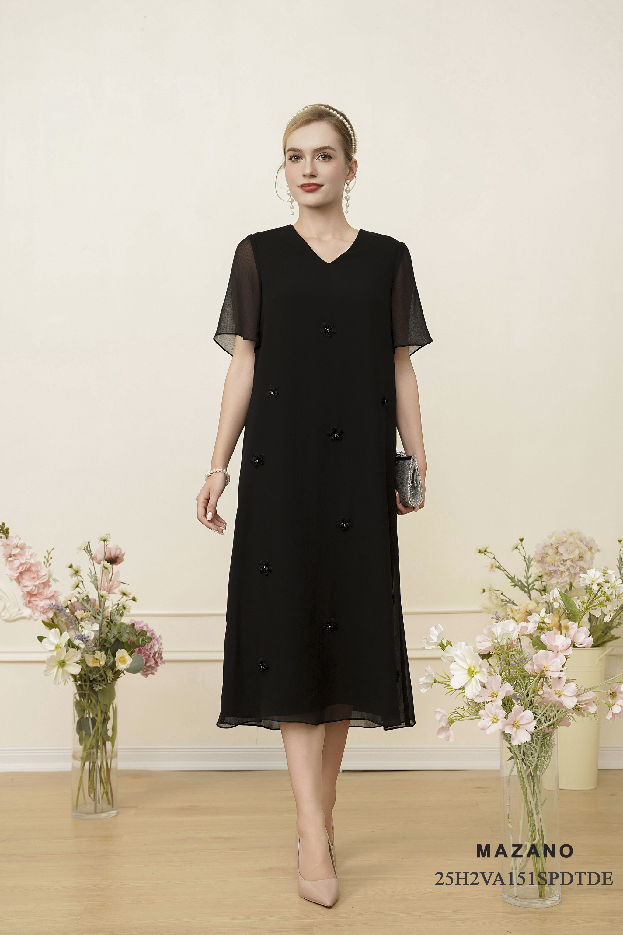 Váy Đầm suông A Vải voan  mỏng Đính trang trí bố cục trên thân Cổ  V Tay ngắn Dài váy qua bắp