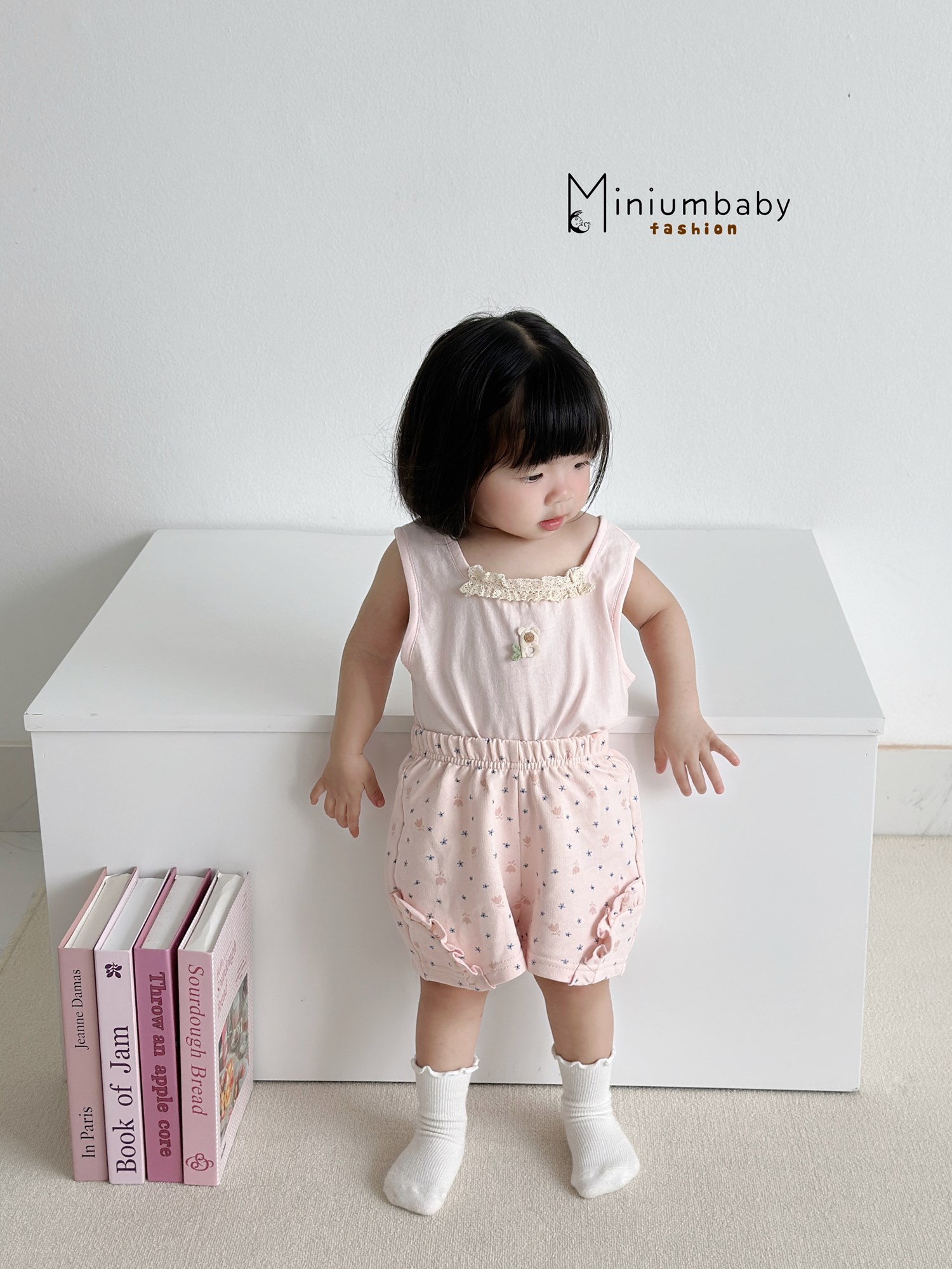 SB2356- bộ ba lỗ bé gái đính ren cổ, gấu ngực