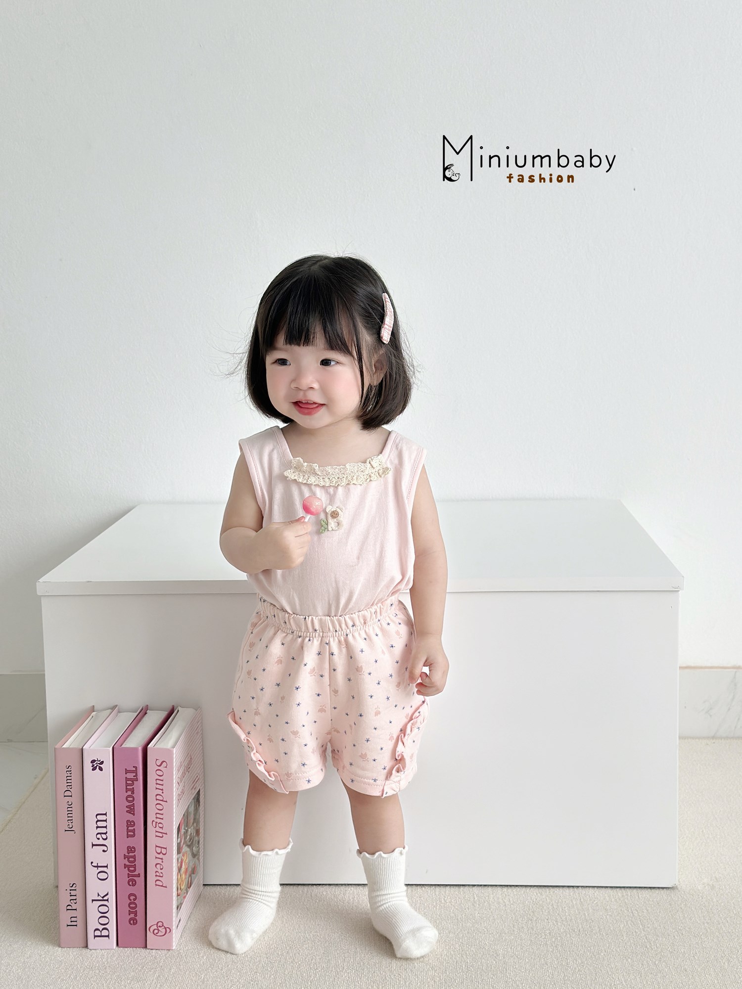 SB2356- bộ ba lỗ bé gái đính ren cổ, gấu ngực