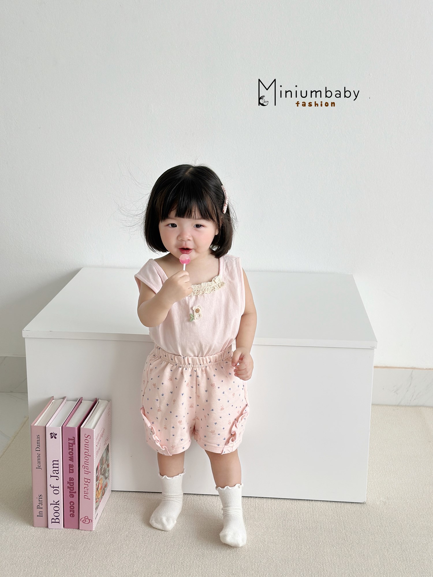 SB2356- bộ ba lỗ bé gái đính ren cổ, gấu ngực