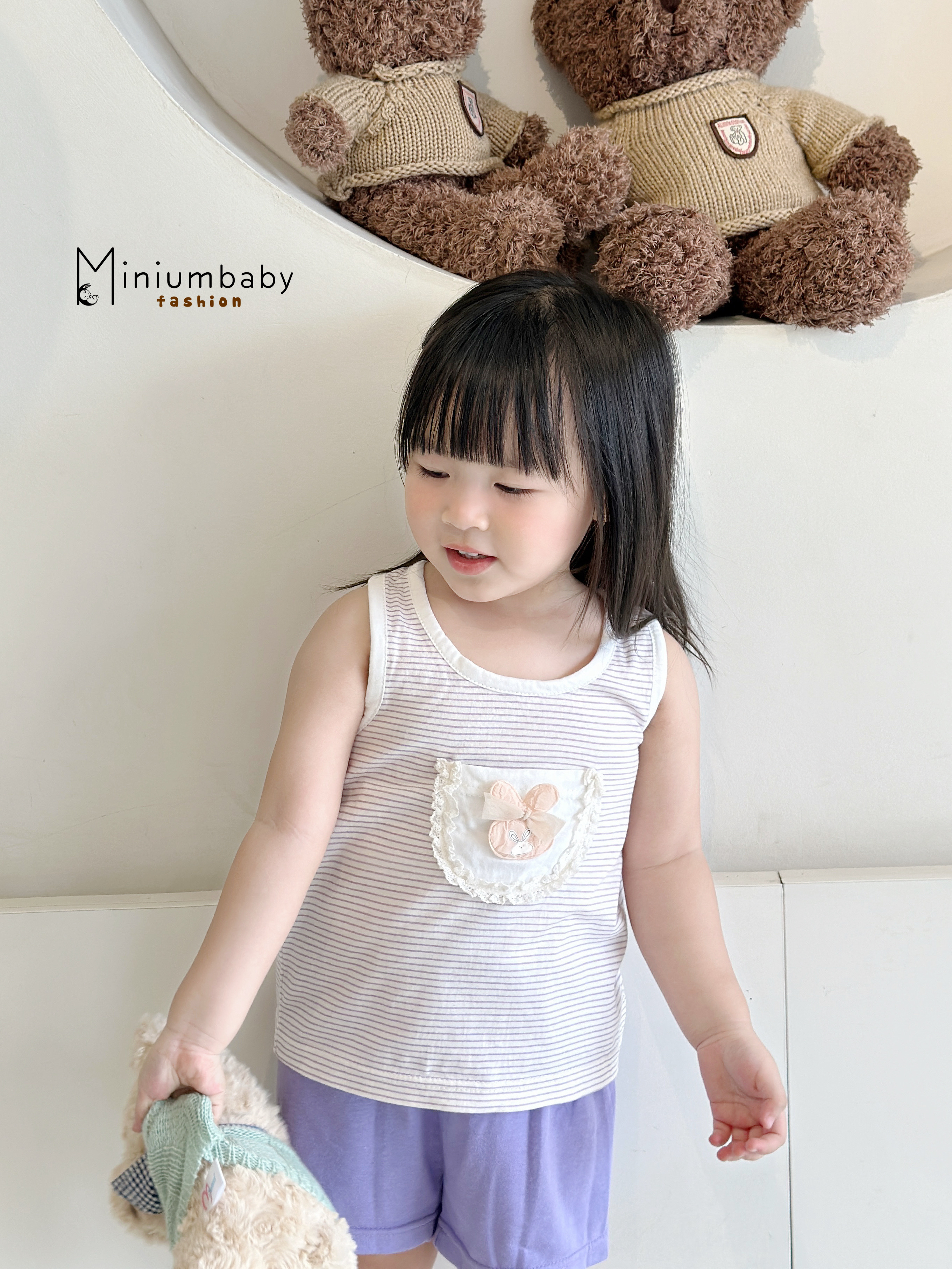 SB2355- bộ ba lỗ kẻ túi ngực giữa đính thỏ