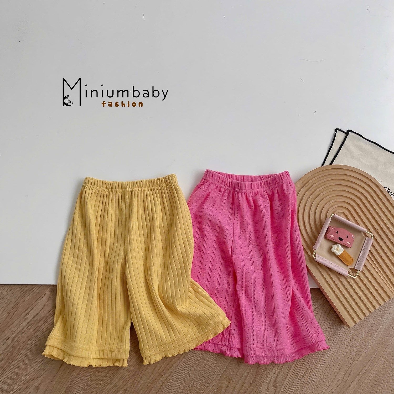 SB2362- bộ sát nách babydoll bèo nách đính cúc hoa, quần lửng bé gái